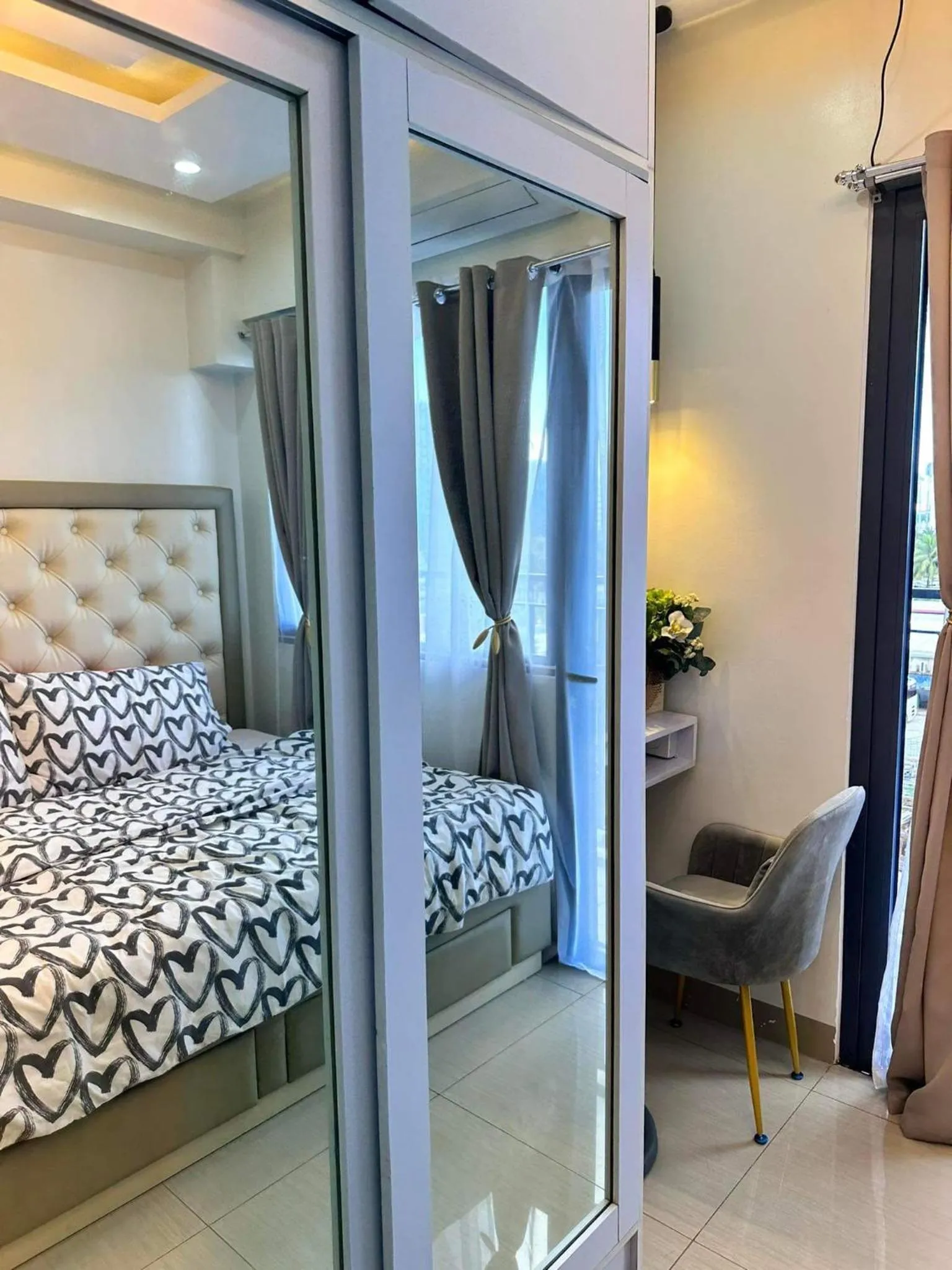 Bed in Deluxe Suites Razelles 2 at Shore 2 Residences Tower 1