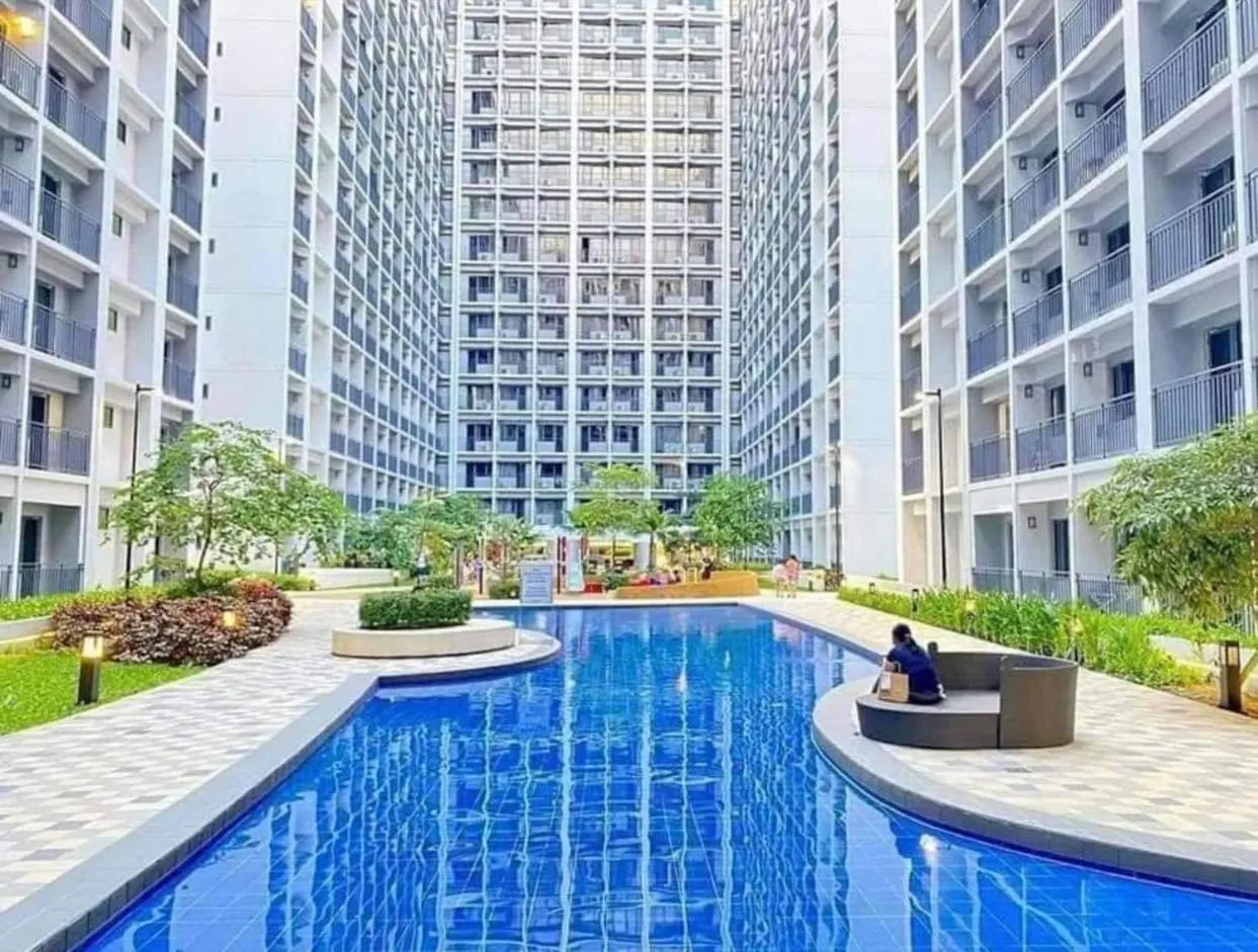 Deluxe Suites Razelles 2 at Shore 2 Residences Tower 1