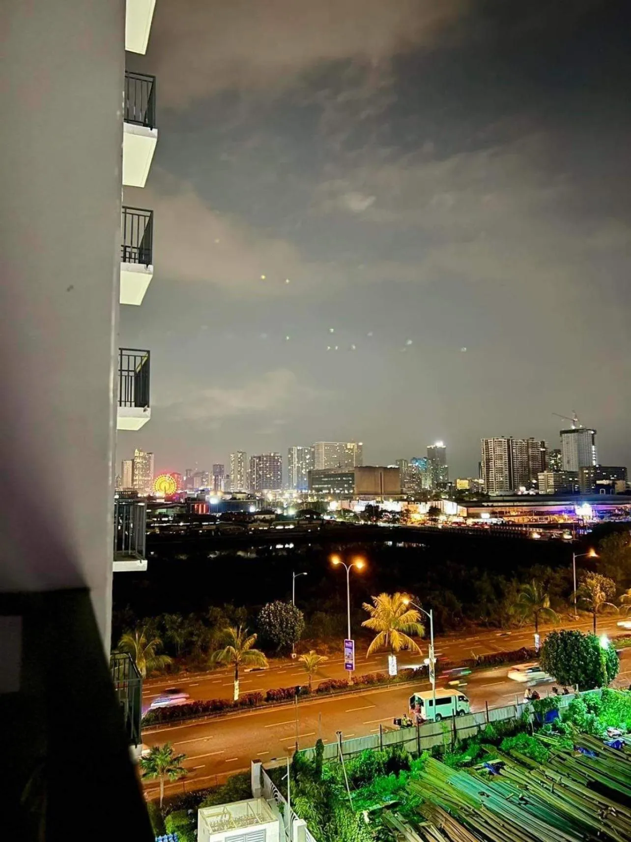 Deluxe Suites Razelles 2 at Shore 2 Residences Tower 1