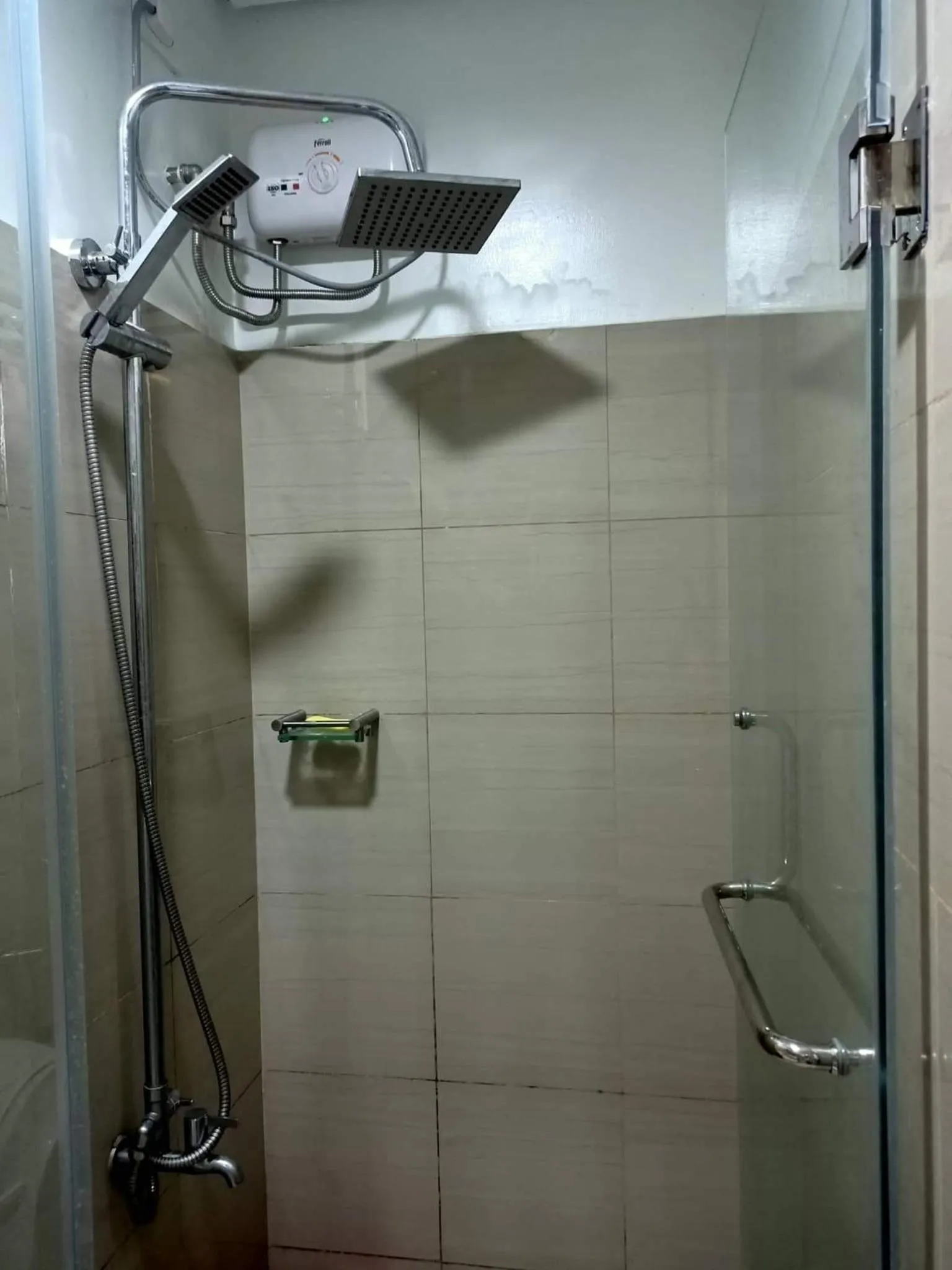 Deluxe Suites Razelles 2 at Shore 2 Residences Tower 1