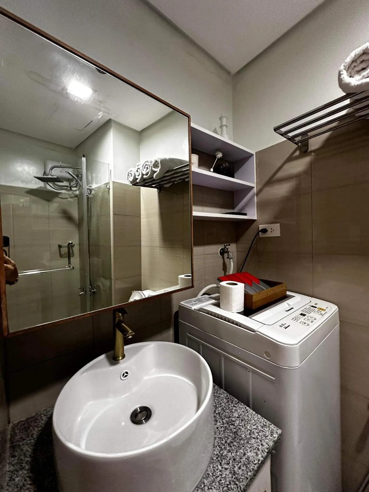 Deluxe Suites Razelles 2 at Shore 2 Residences Tower 1