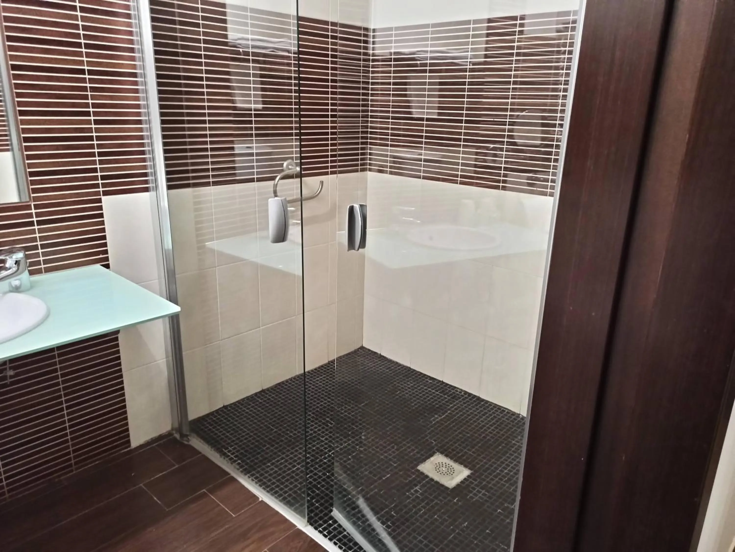 Shower in Hotel Hidalgo