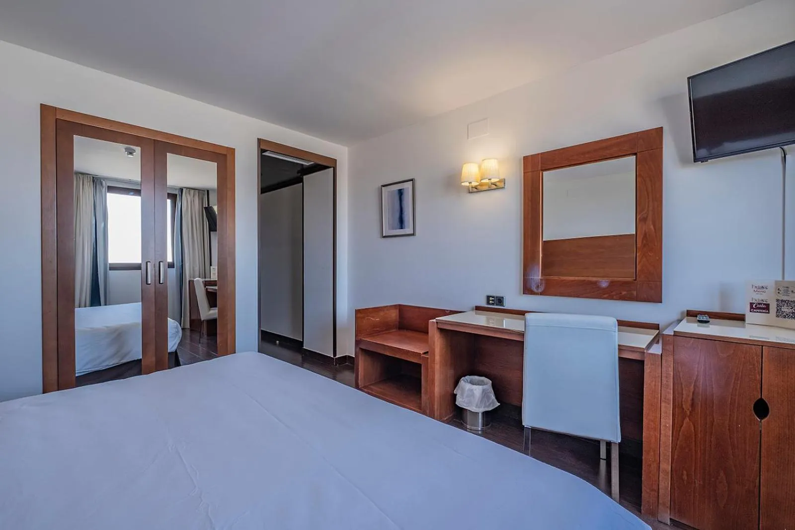 Photo of the whole room, Bed in Hotel Hidalgo