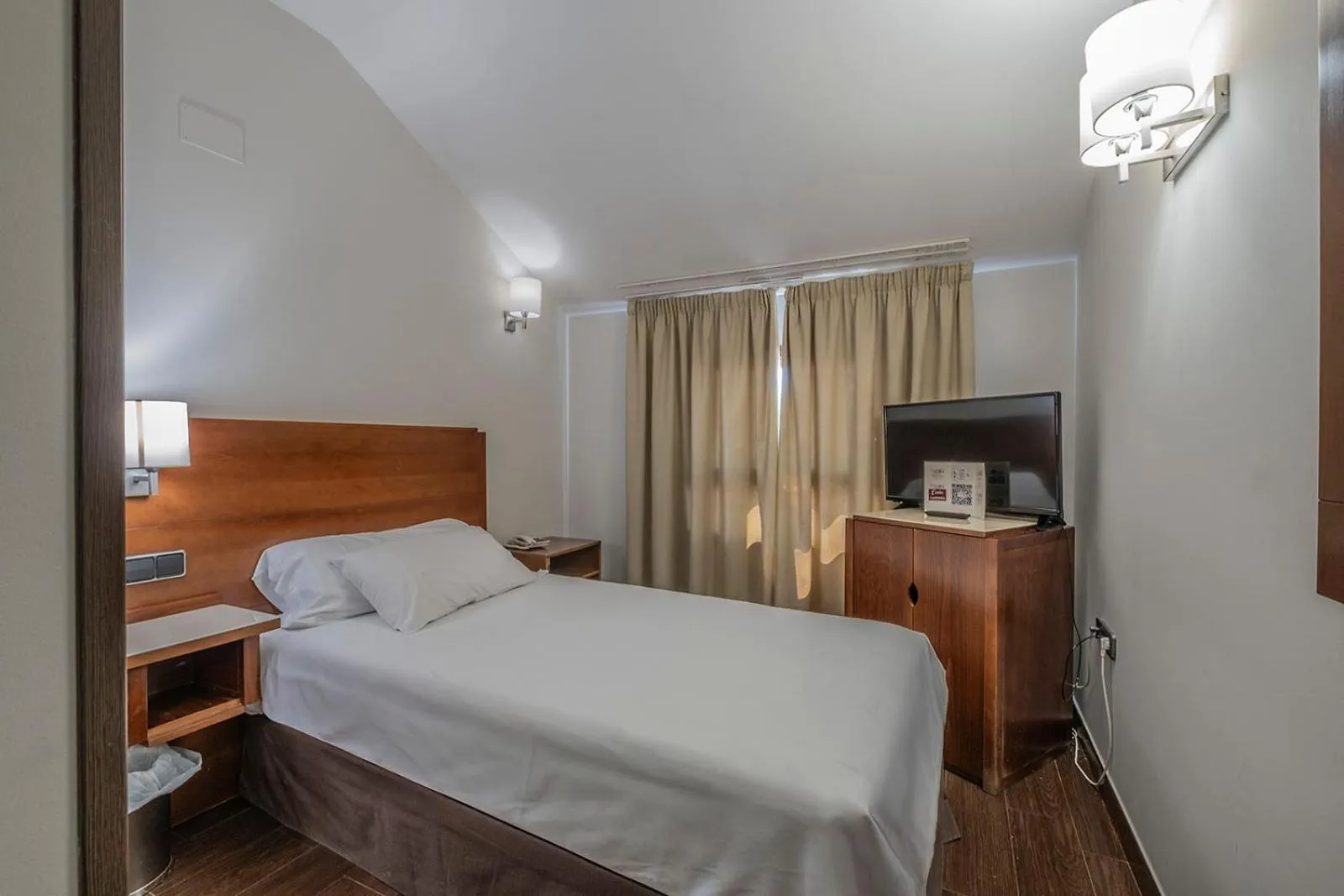 Photo of the whole room, Bed in Hotel Hidalgo