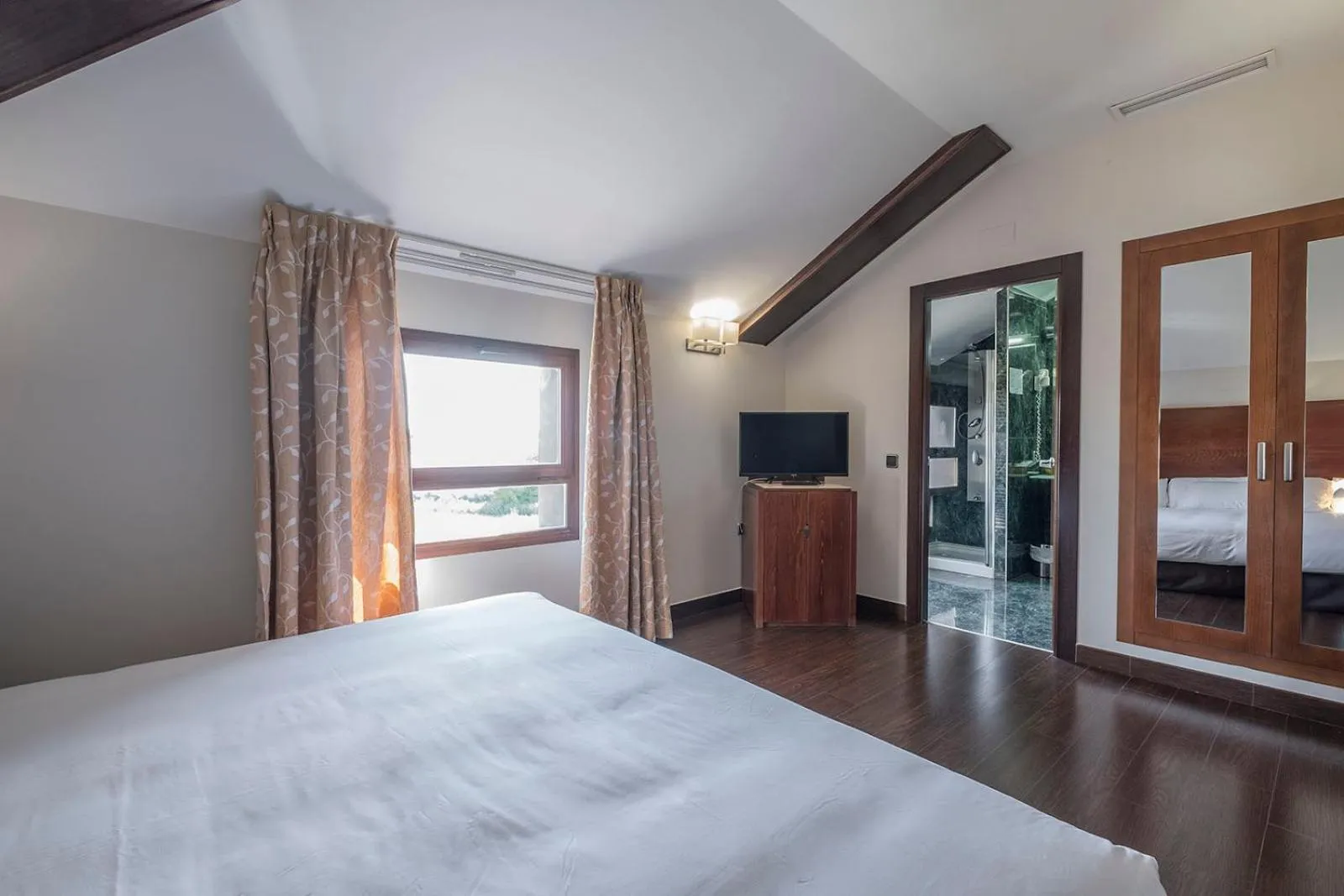 Photo of the whole room, Bed in Hotel Hidalgo