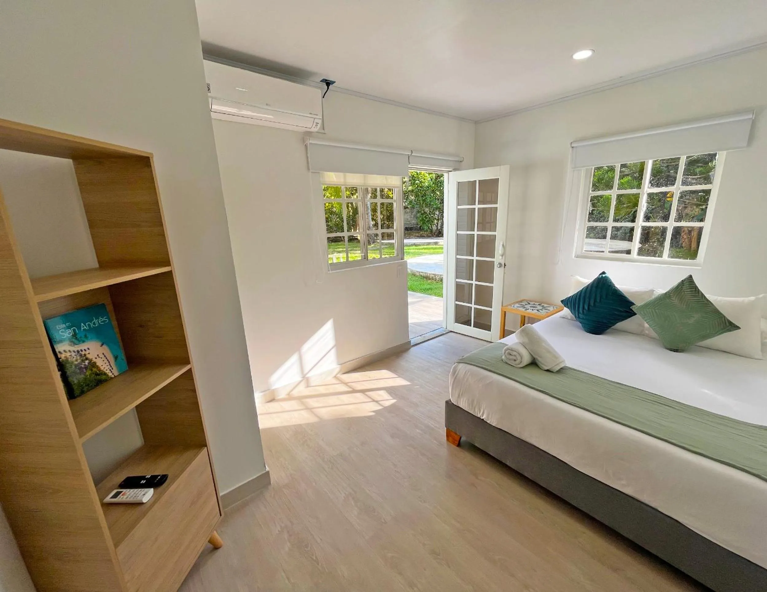 Photo of the whole room, Bed in Zaba Beach House