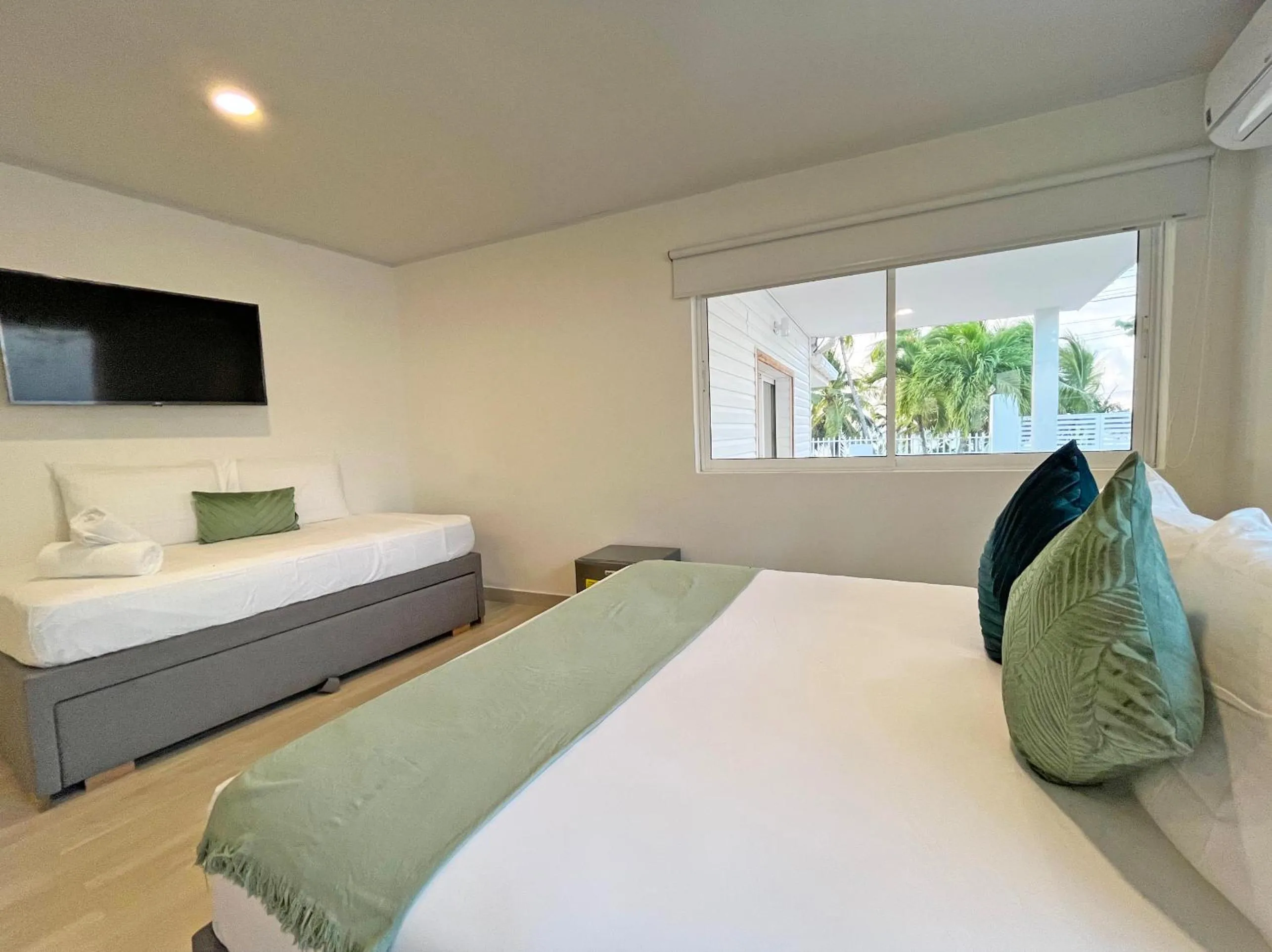 Photo of the whole room, Bed in Zaba Beach House