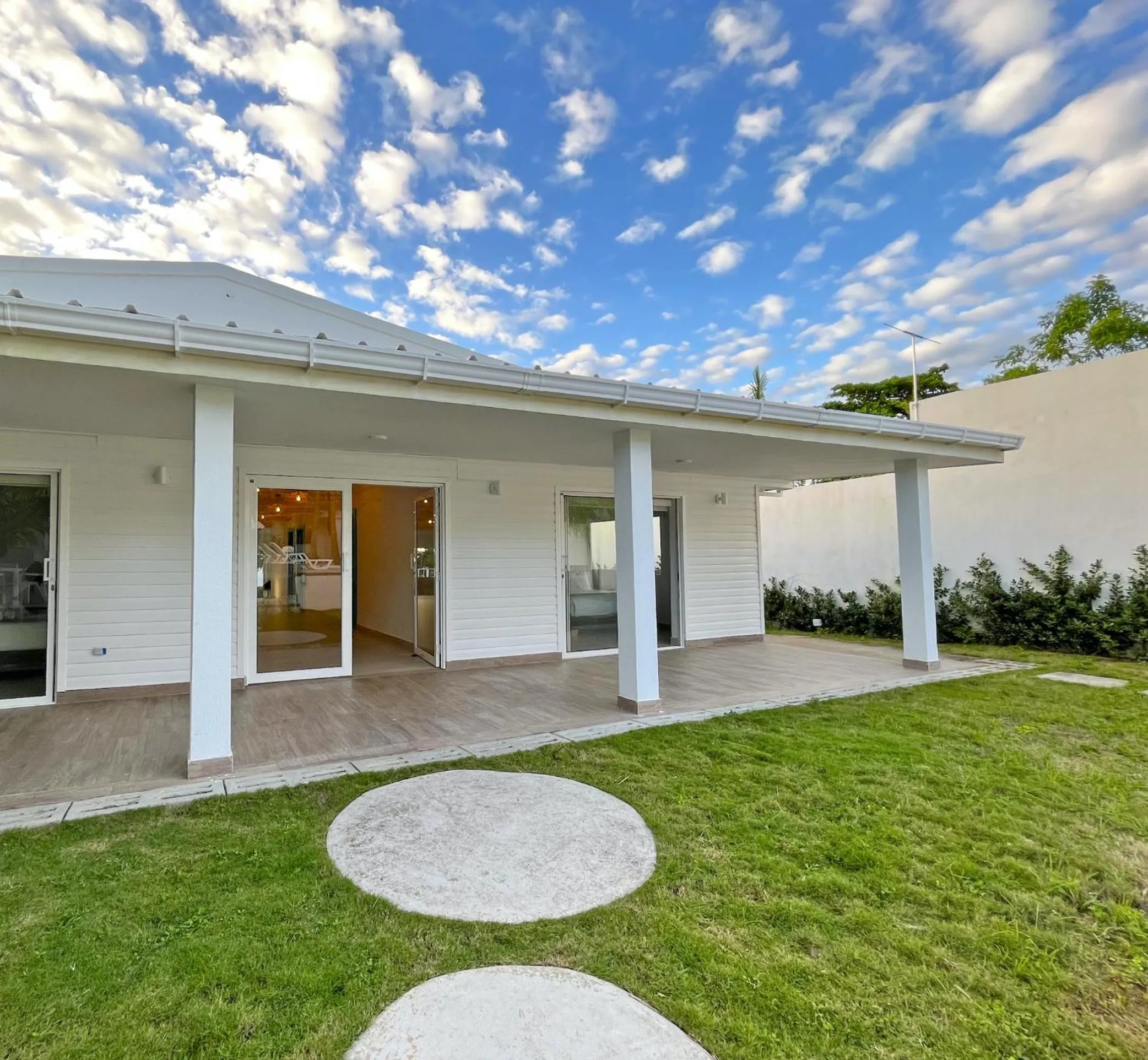 Property building in Zaba Beach House