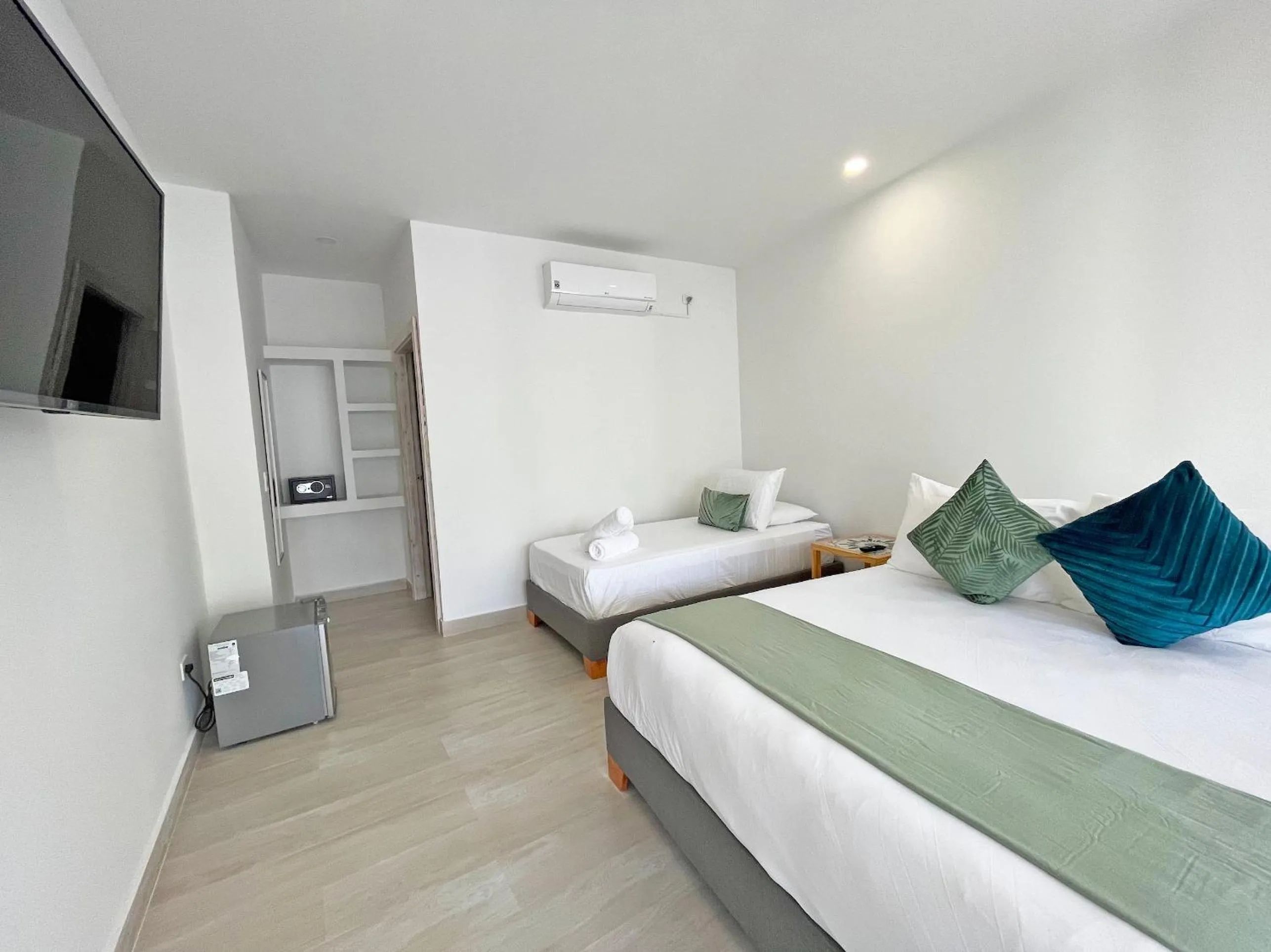 Photo of the whole room, Bed in Zaba Beach House