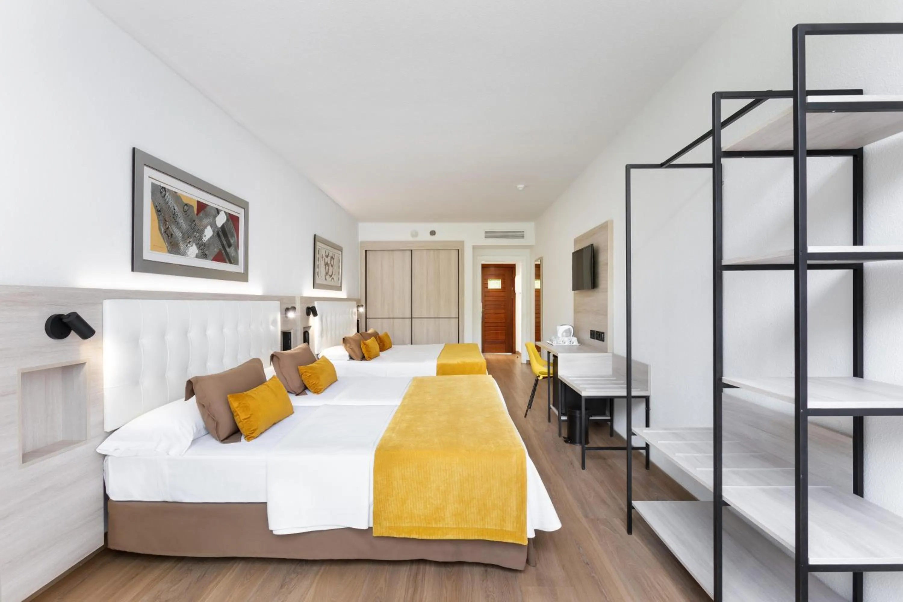 Photo of the whole room, Bed in Alexandre Gala