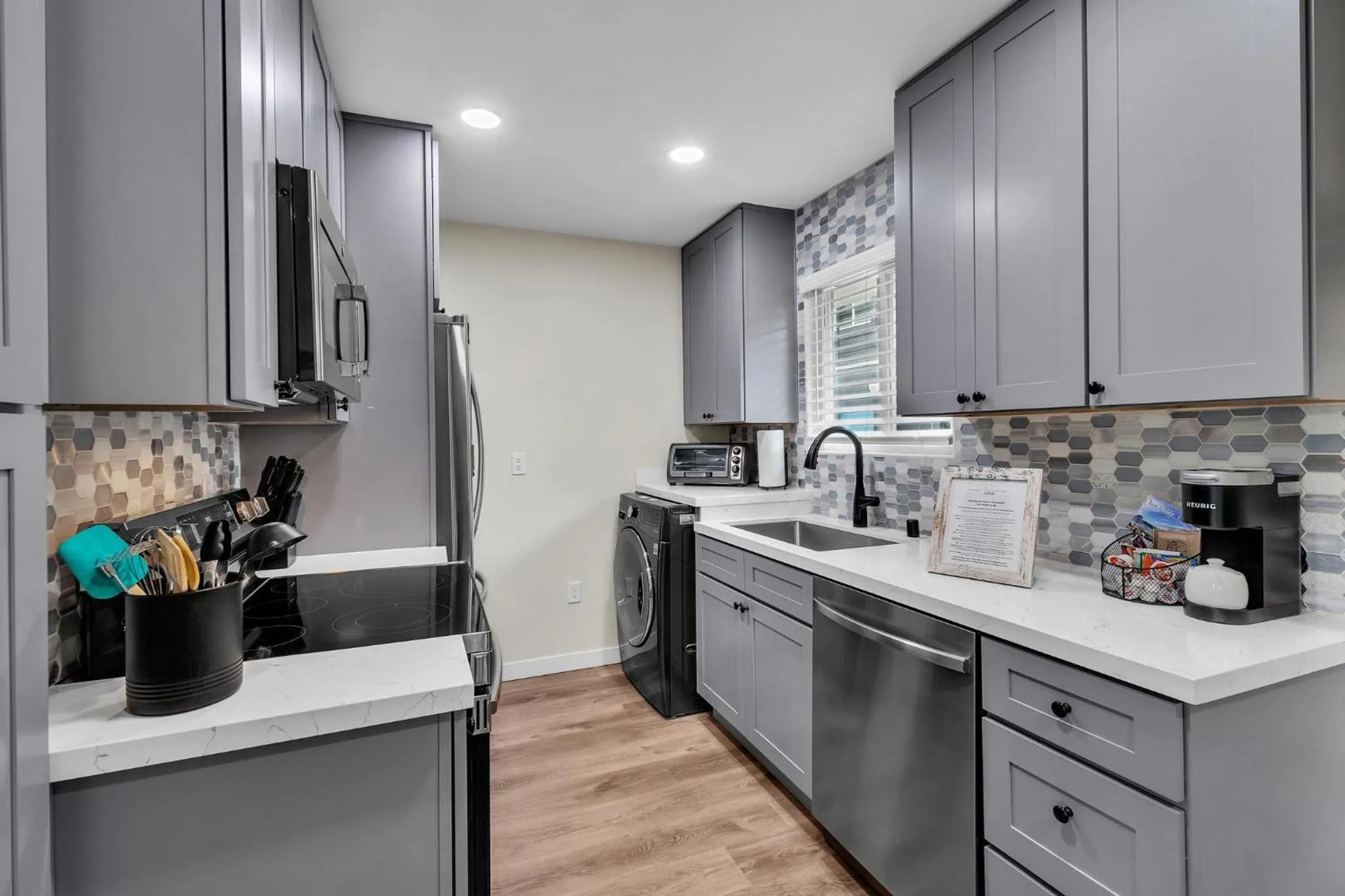 Kitchen or kitchenette in Tower 9 #4