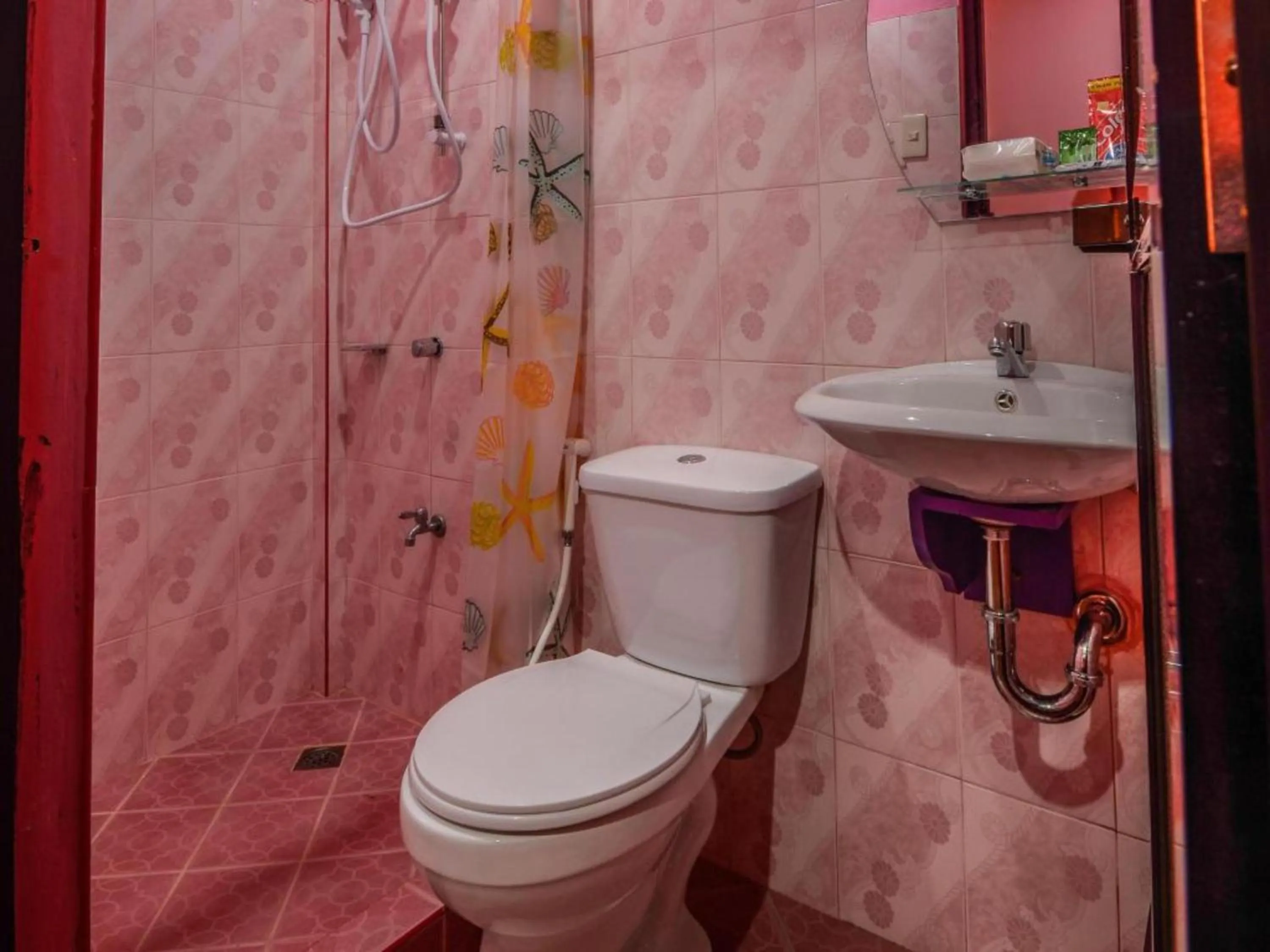 Bathroom in OYO 622 Butterfly Totem Guesthouse