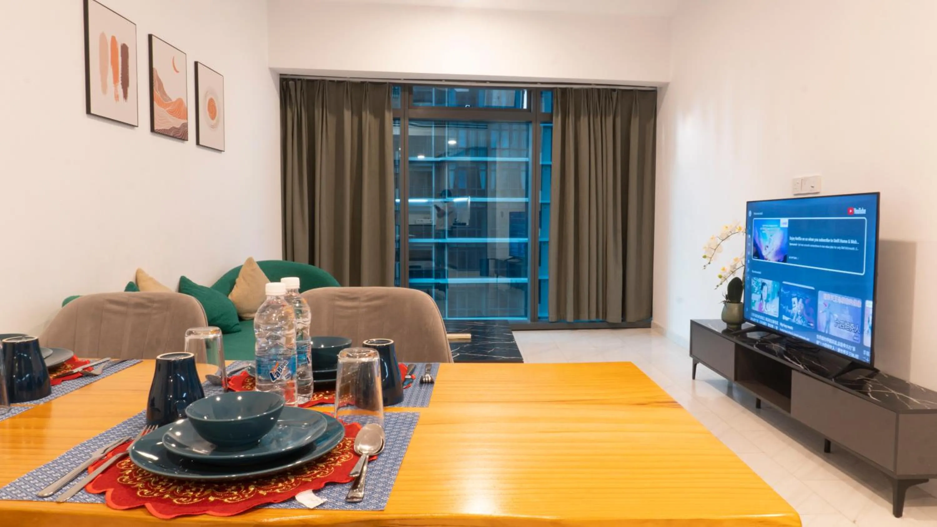 Communal lounge/ TV room in MOONWAY SUITES At EATON KLCC