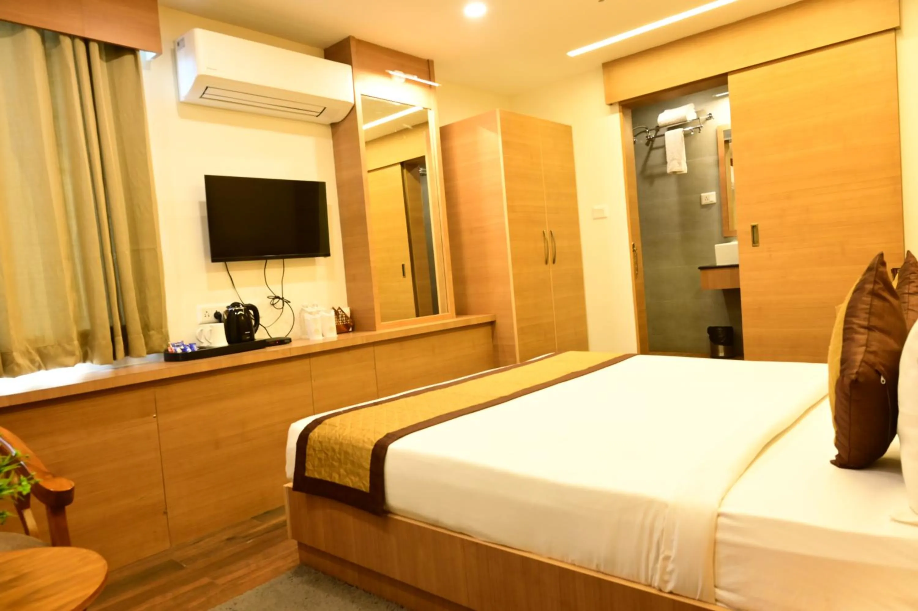 Bed in HOTEL SILKHOUSE PREMIER