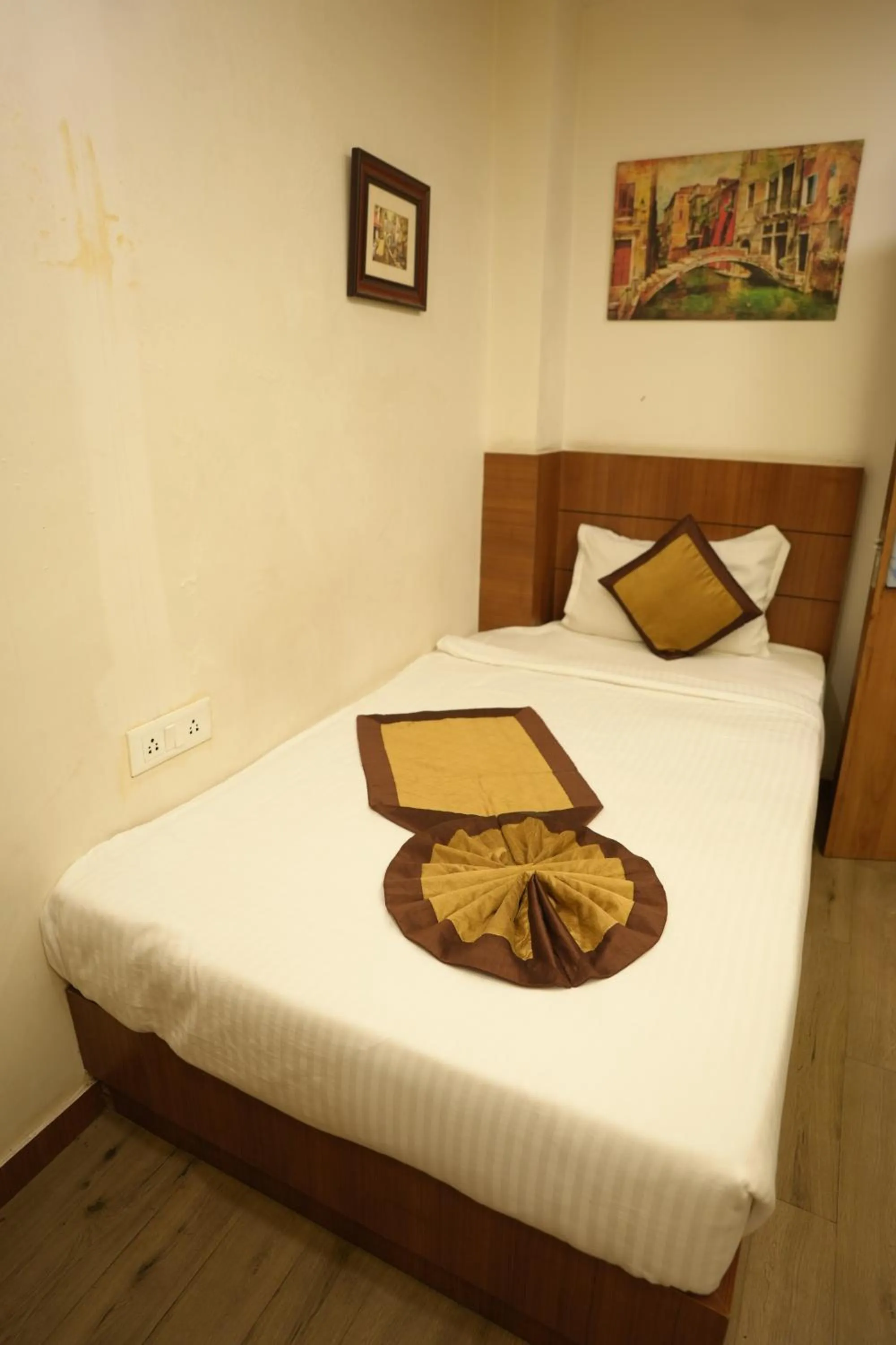 Bed in HOTEL SILKHOUSE PREMIER