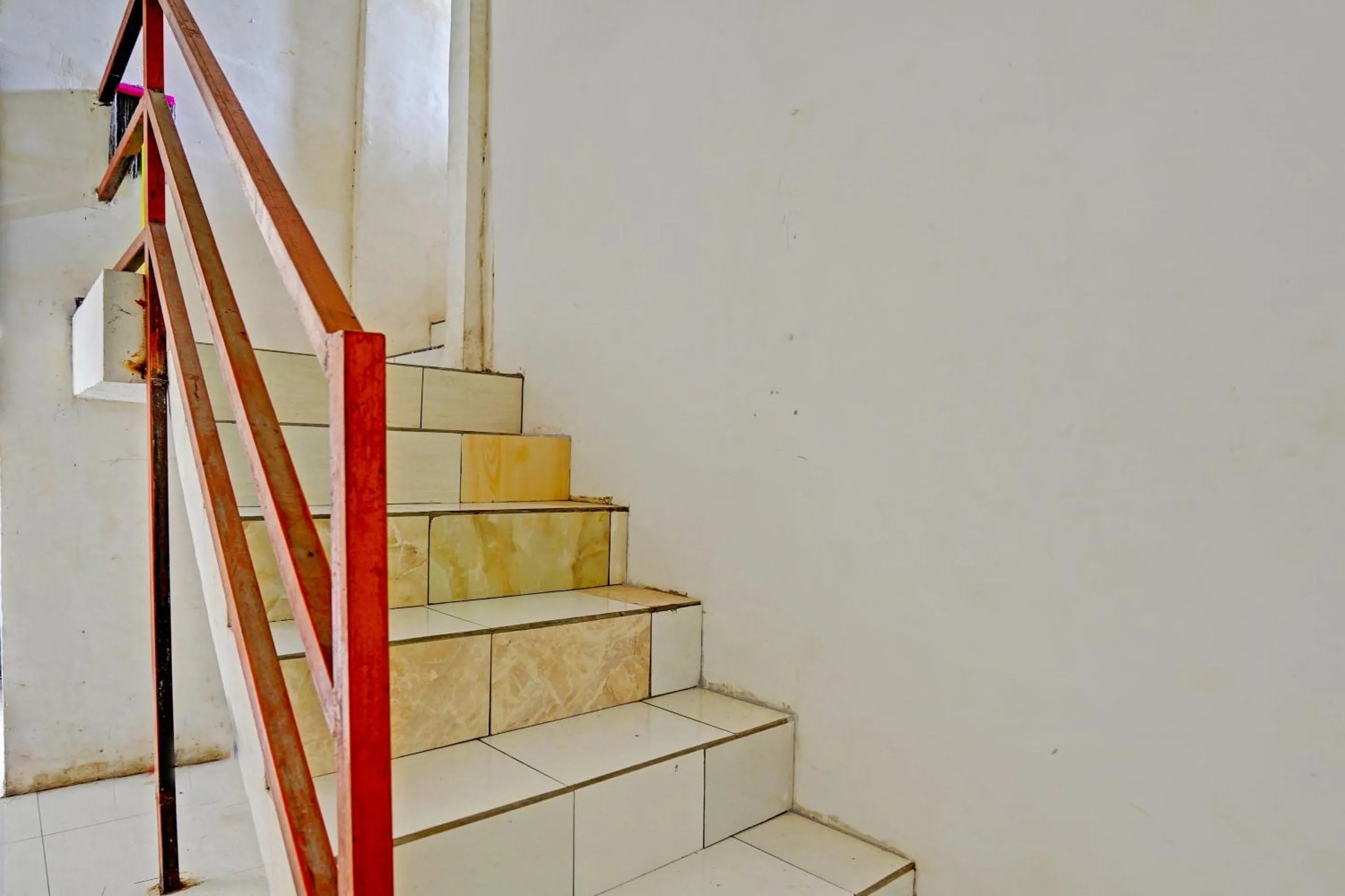 Lobby or reception in OYO LIFE 92077 Tarlo Guest House 3