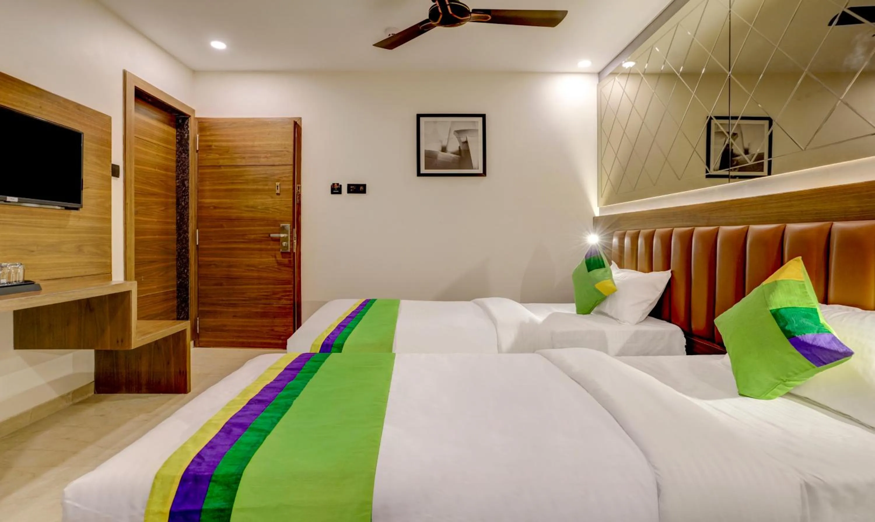 Bedroom, Bed in Treebo Castle Rock Inn