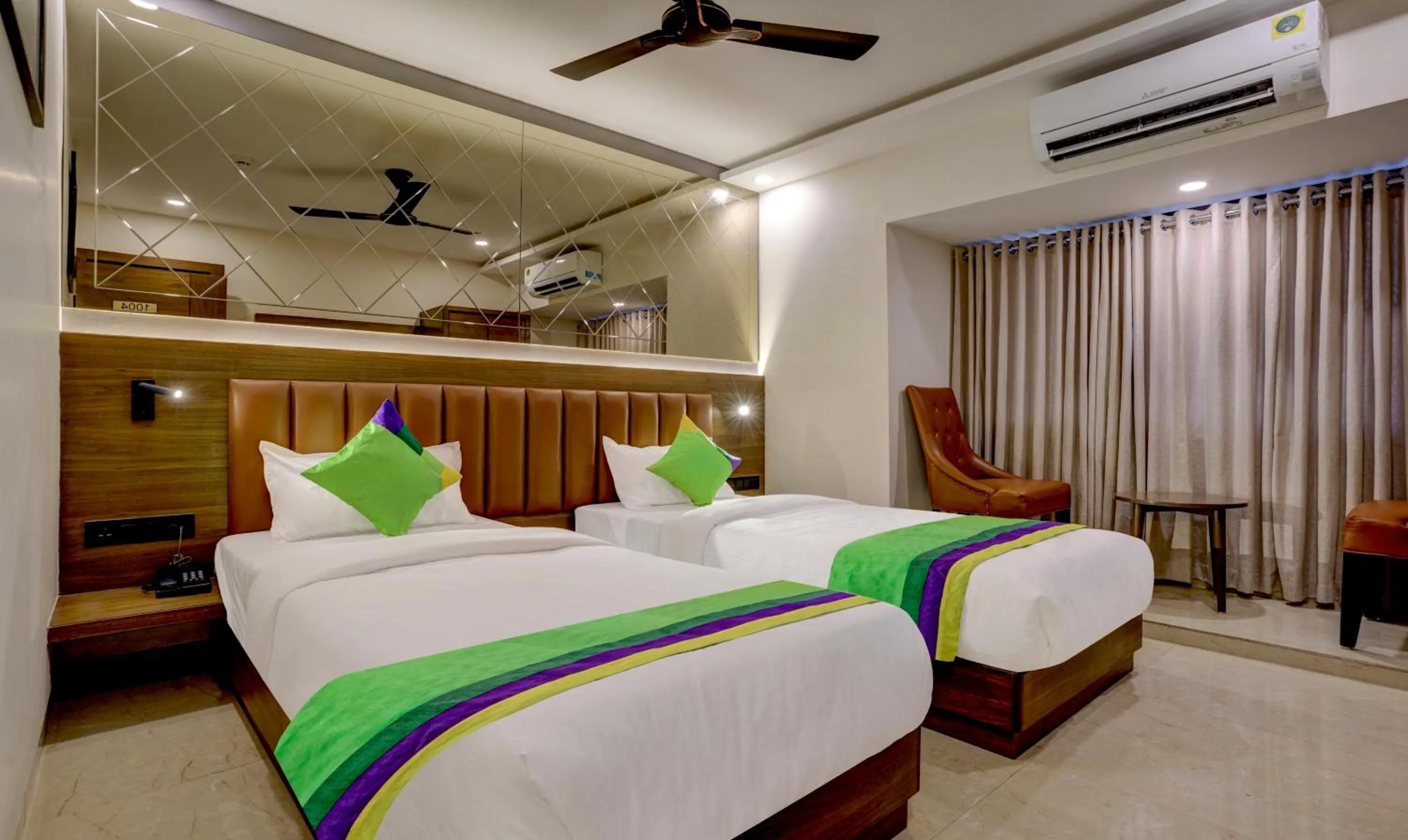 Bedroom, Bed in Treebo Castle Rock Inn