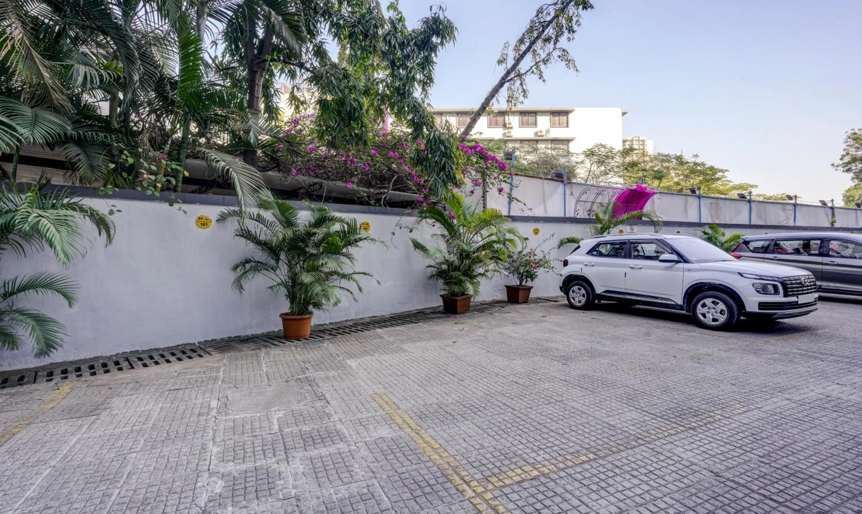 Parking in Treebo Castle Rock Inn