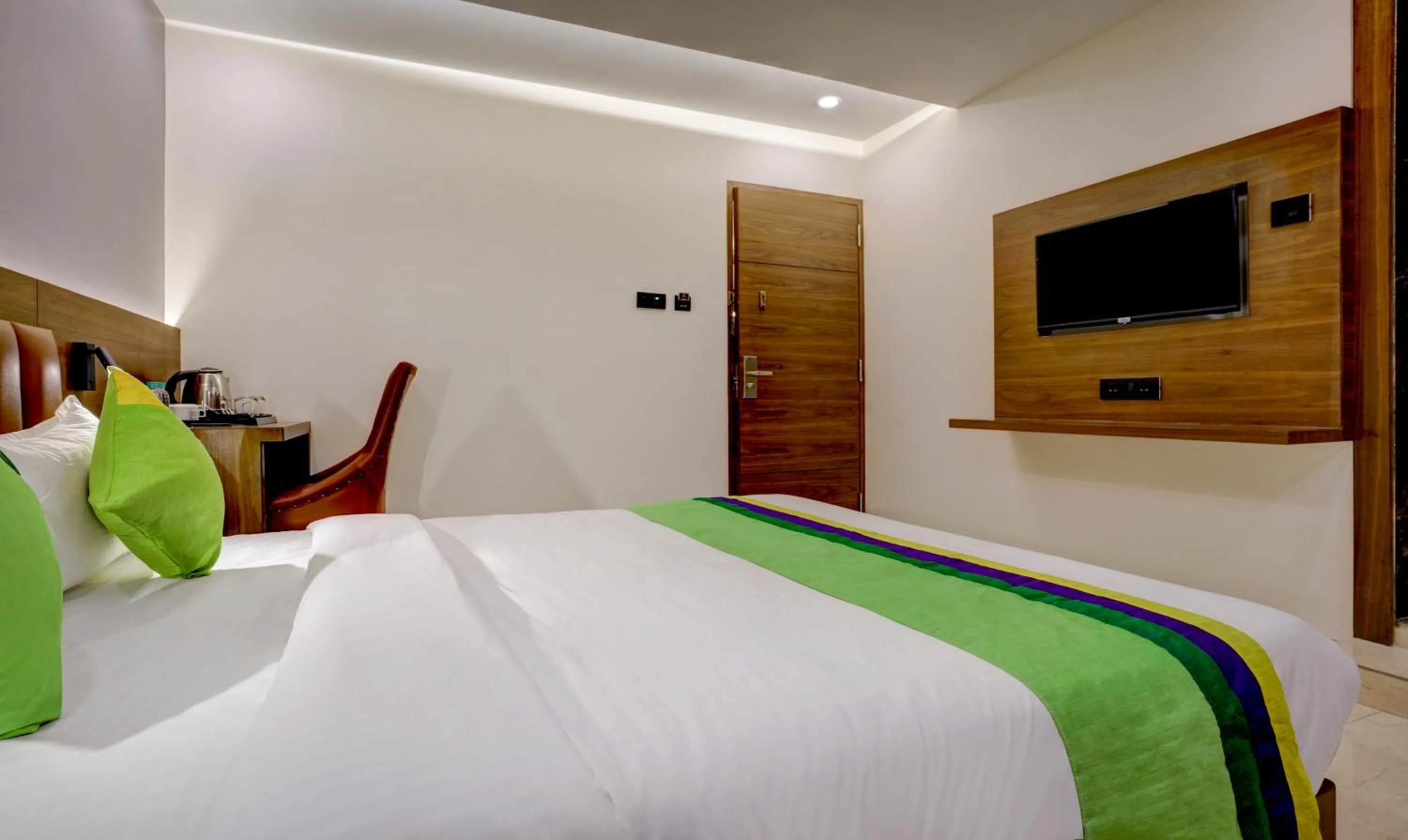 Bedroom, Bed in Treebo Castle Rock Inn