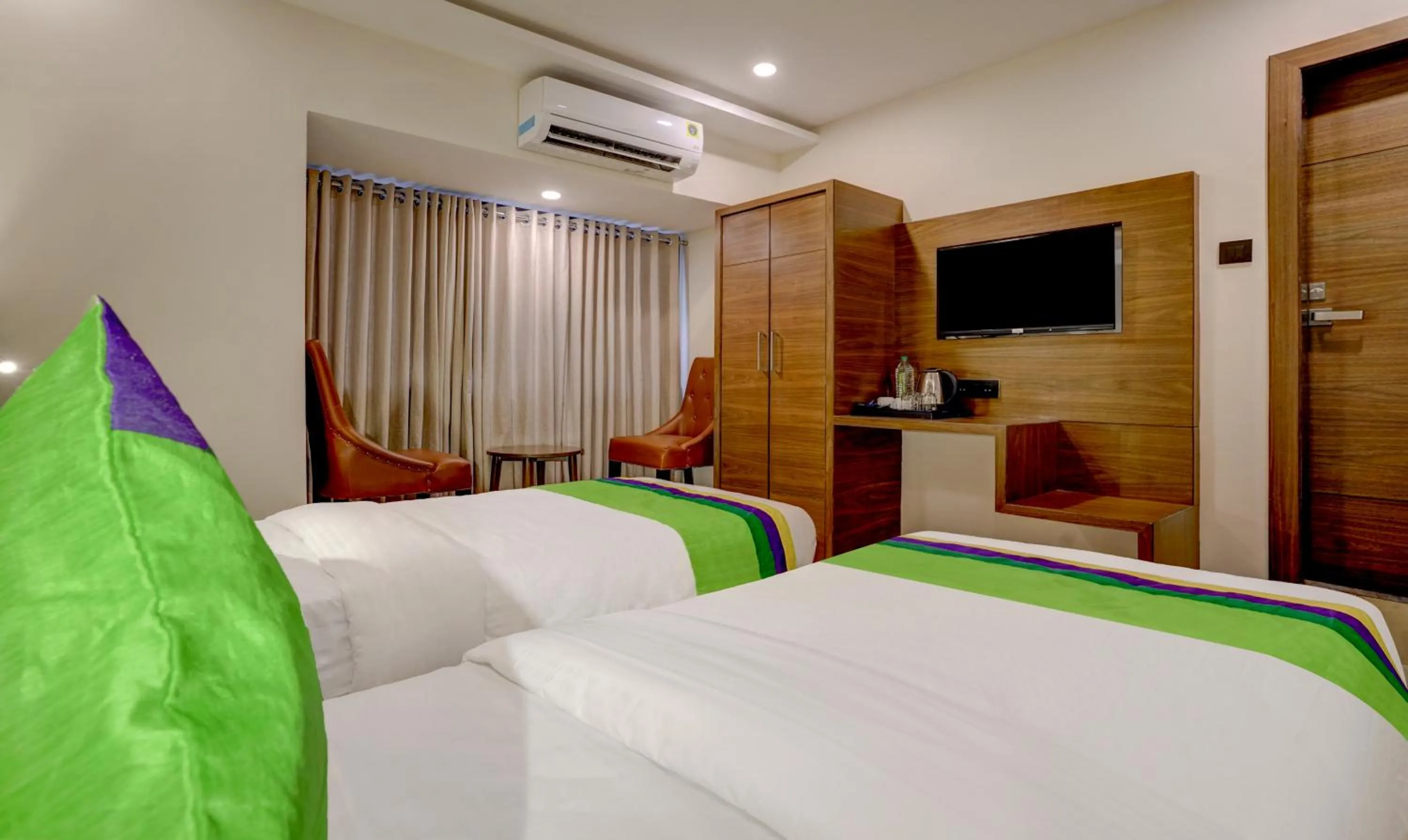 Bedroom, Bed in Treebo Castle Rock Inn