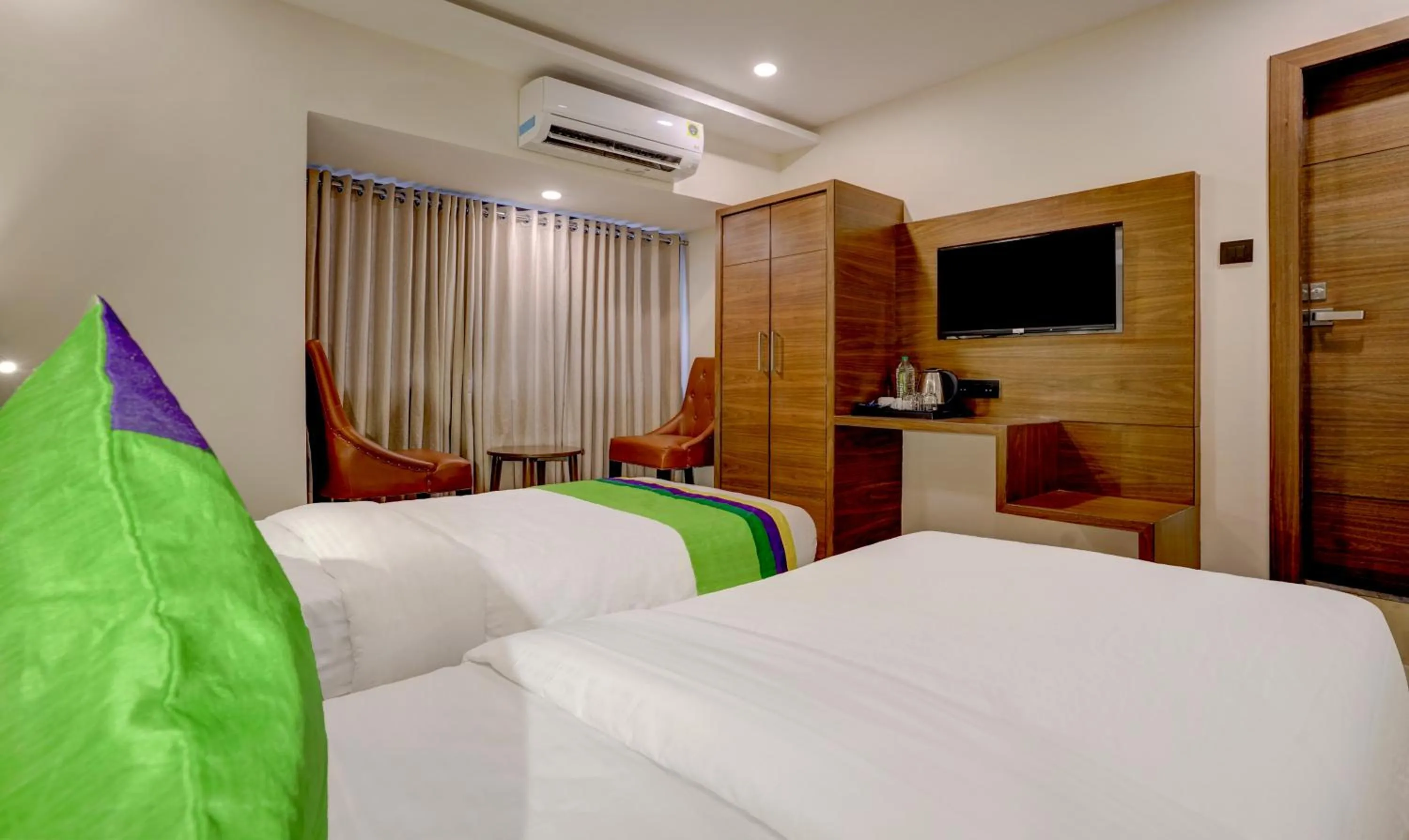 Bedroom, Bed in Treebo Castle Rock Inn