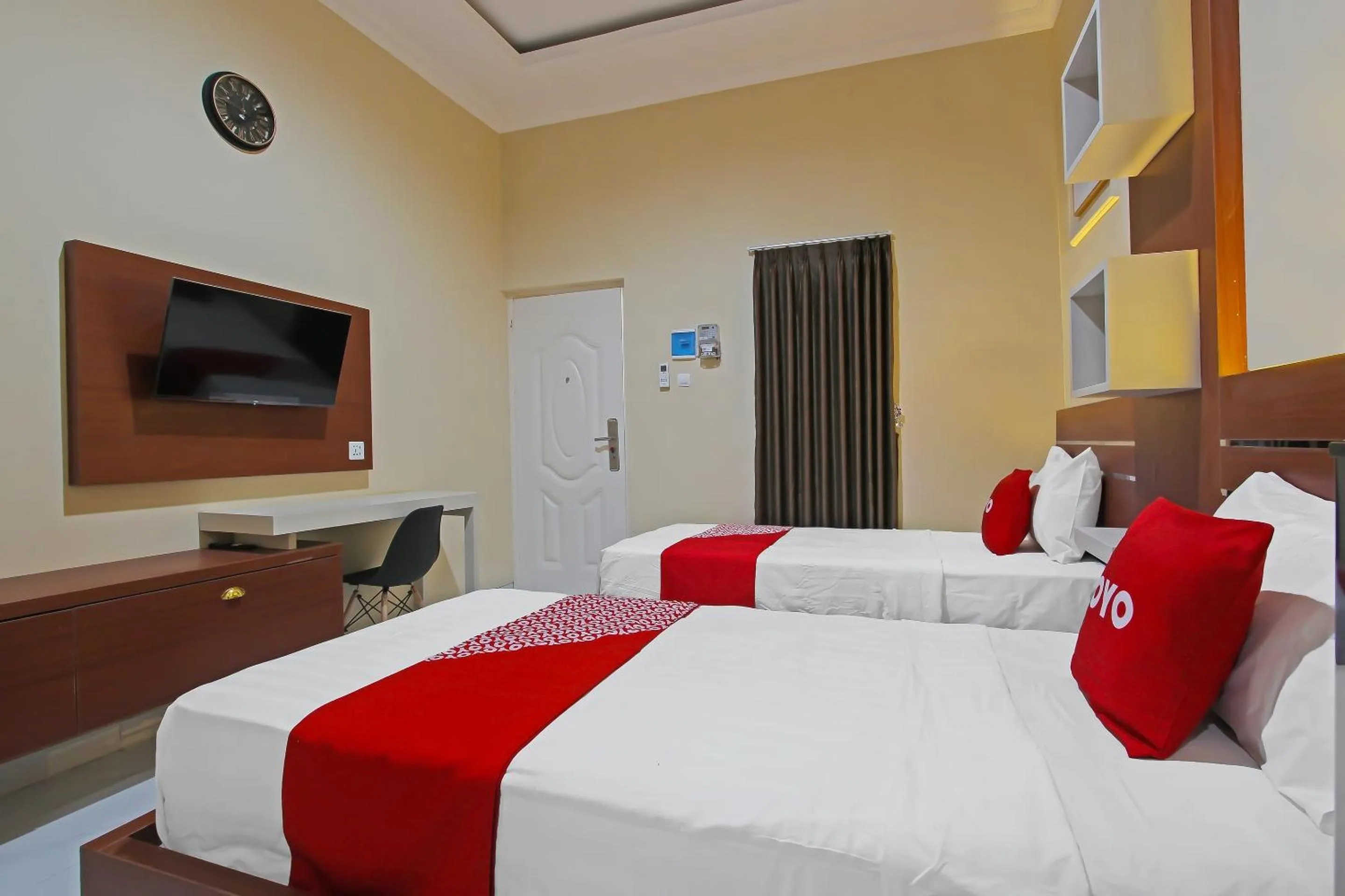 Bedroom in Capital O 92105 A'shanti Inn