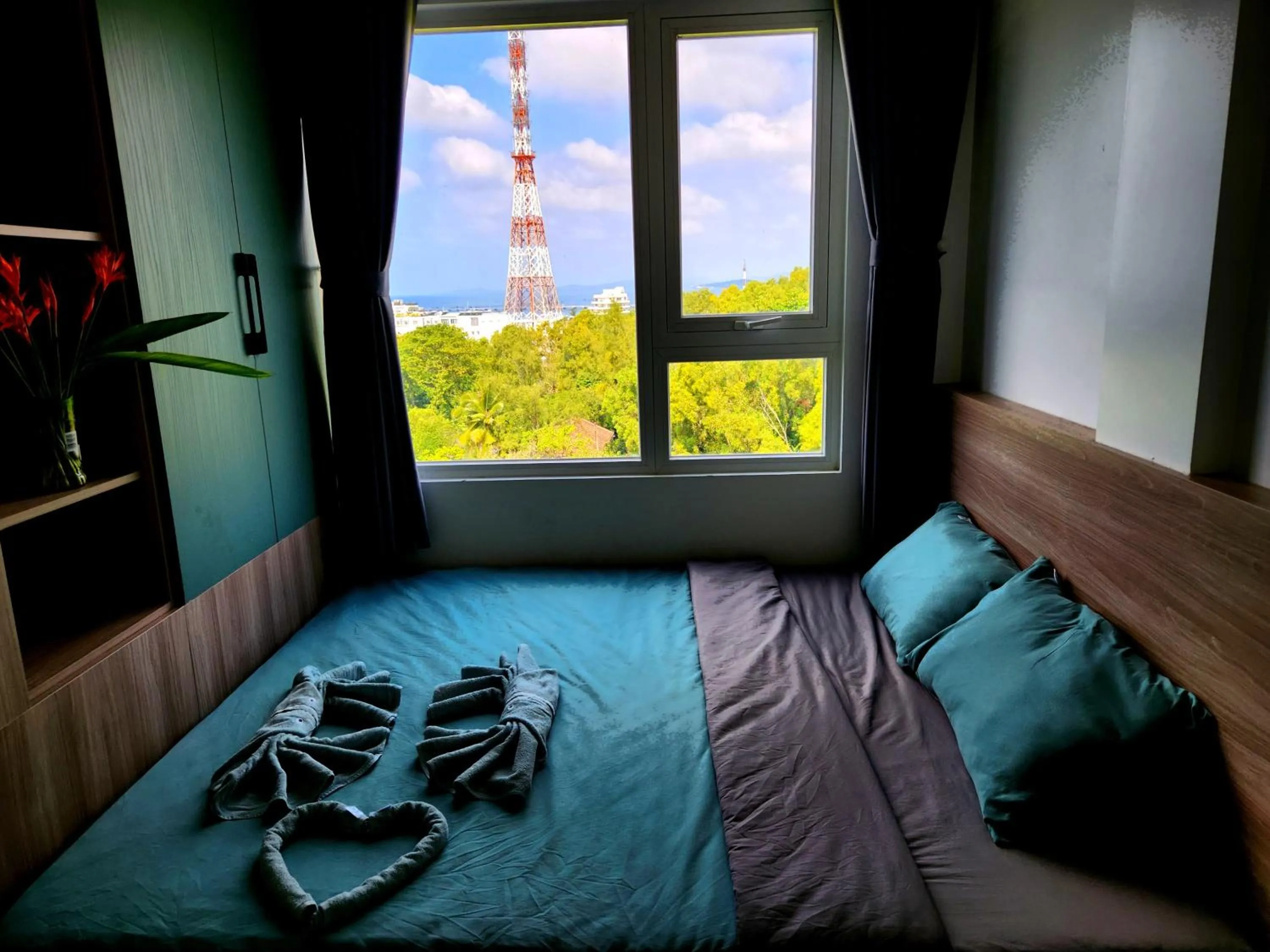 Bed in Mi Amor Luxury Island Apartment - 3 minutes to the beach