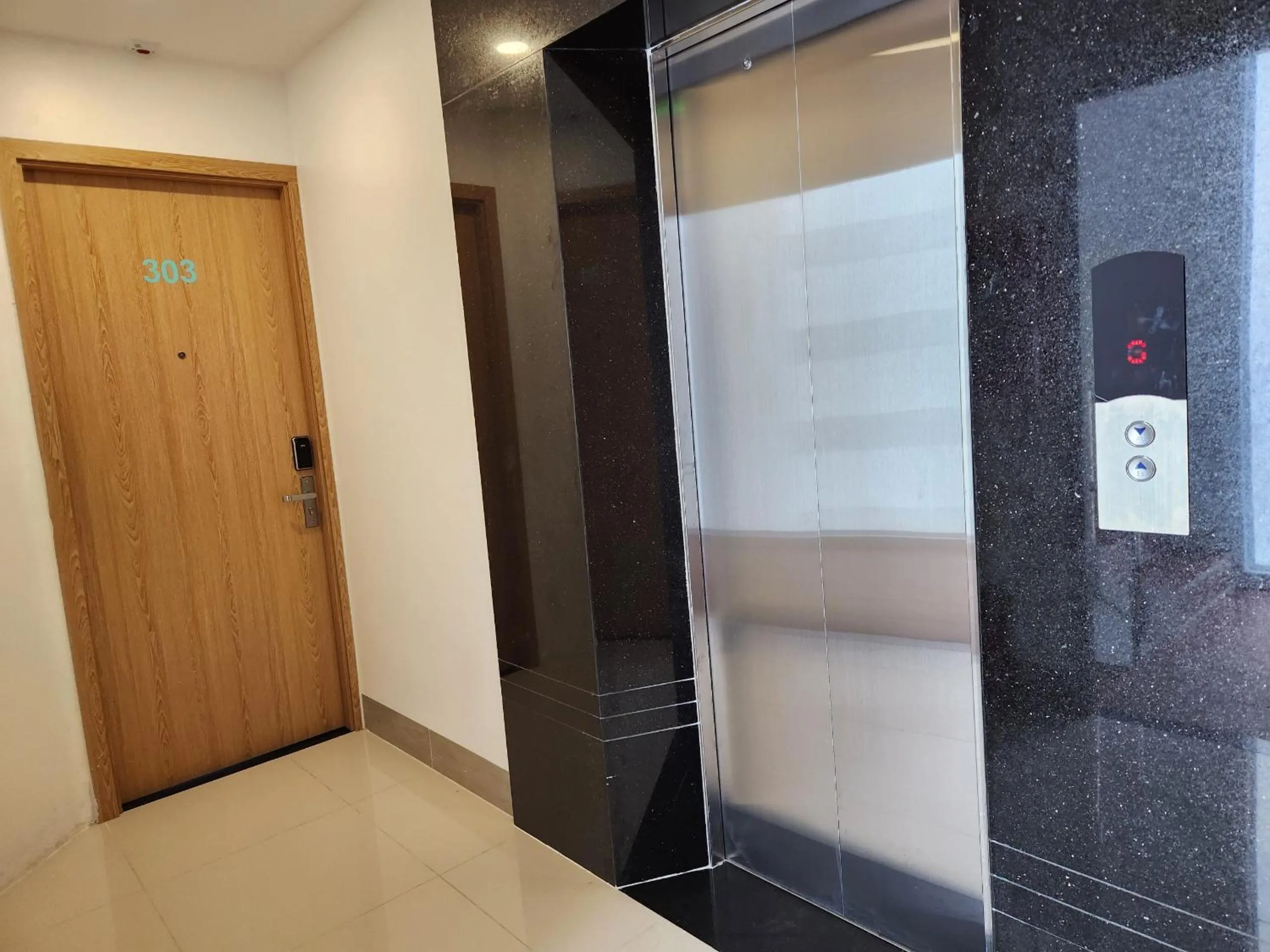 elevator in Mi Amor Luxury Island Apartment - 3 minutes to the beach