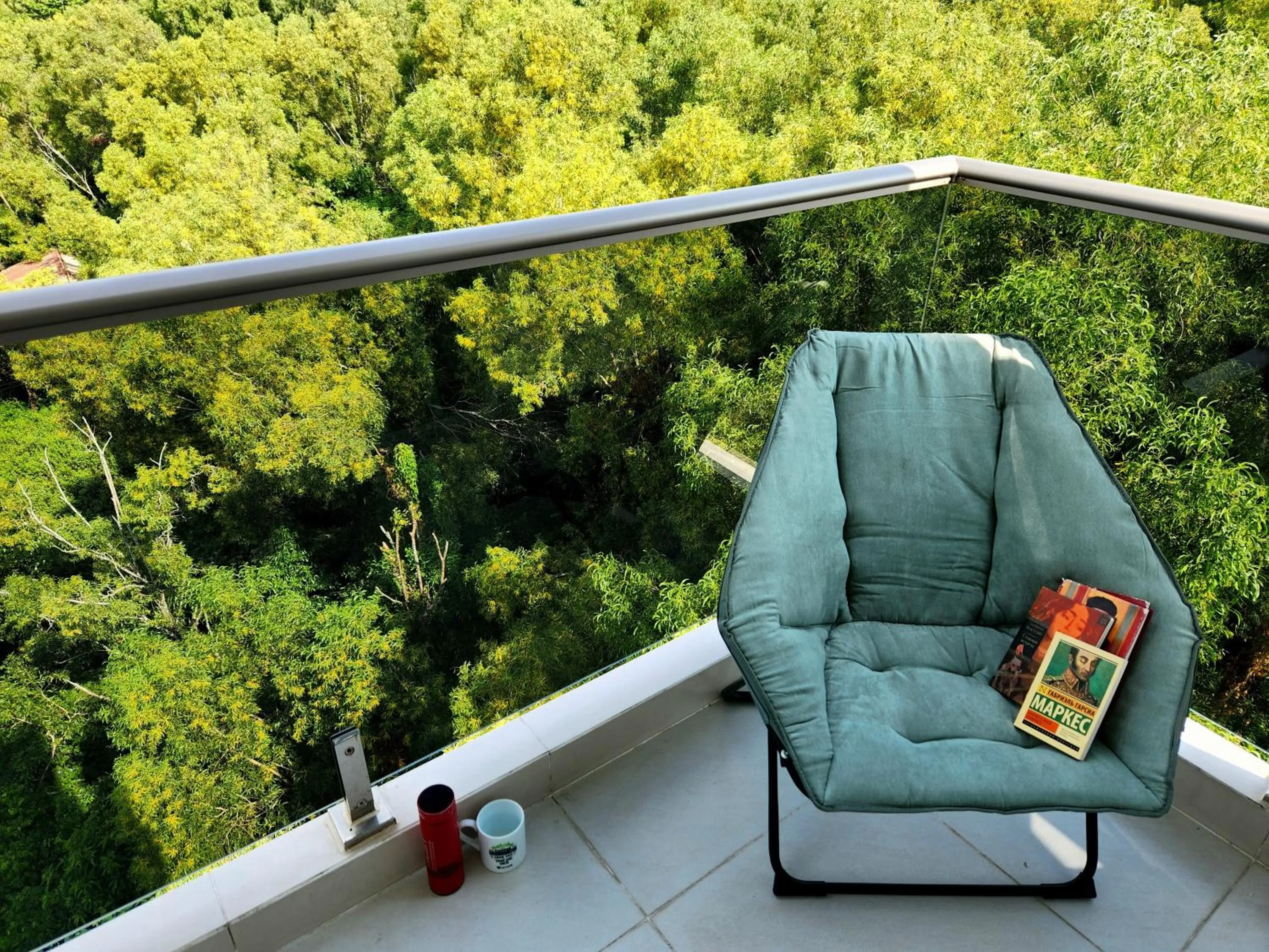 Spring in Mi Amor Luxury Island Apartment - 3 minutes to the beach