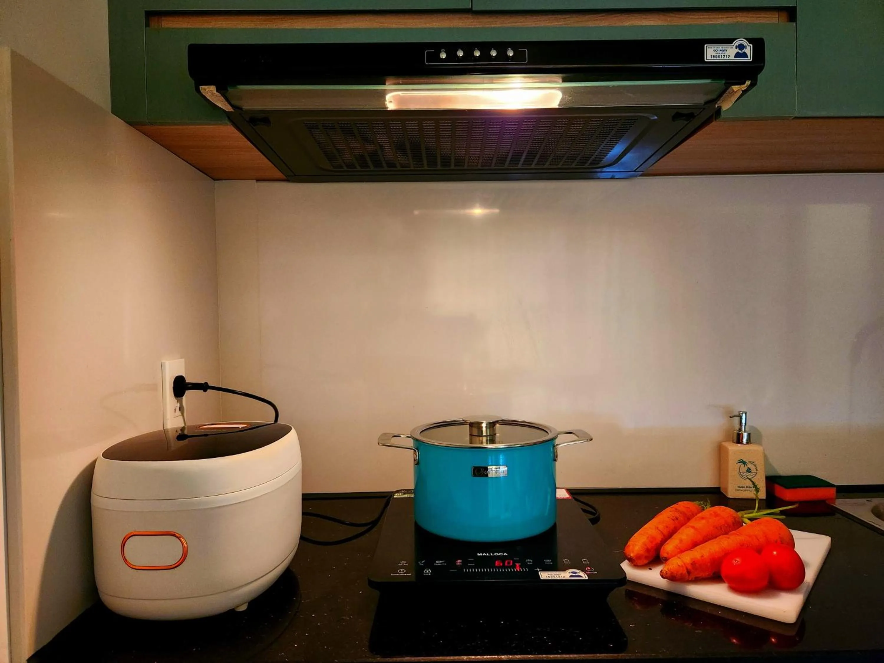 Kitchen or kitchenette in Mi Amor Luxury Island Apartment - 3 minutes to the beach