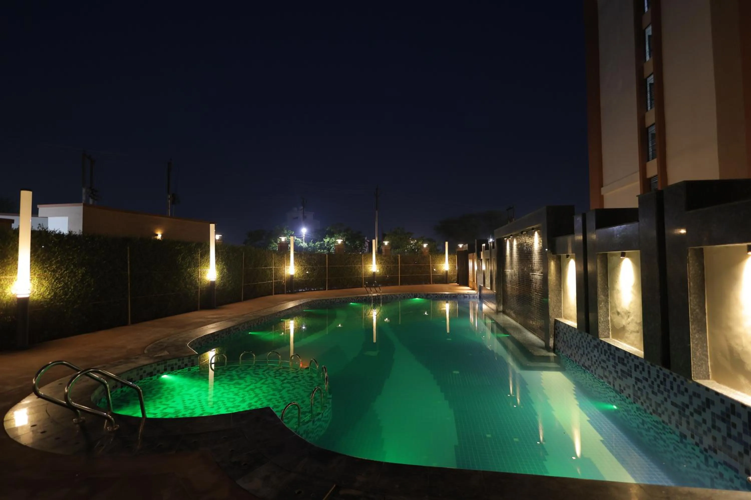 Swimming pool in Hide Away Studios