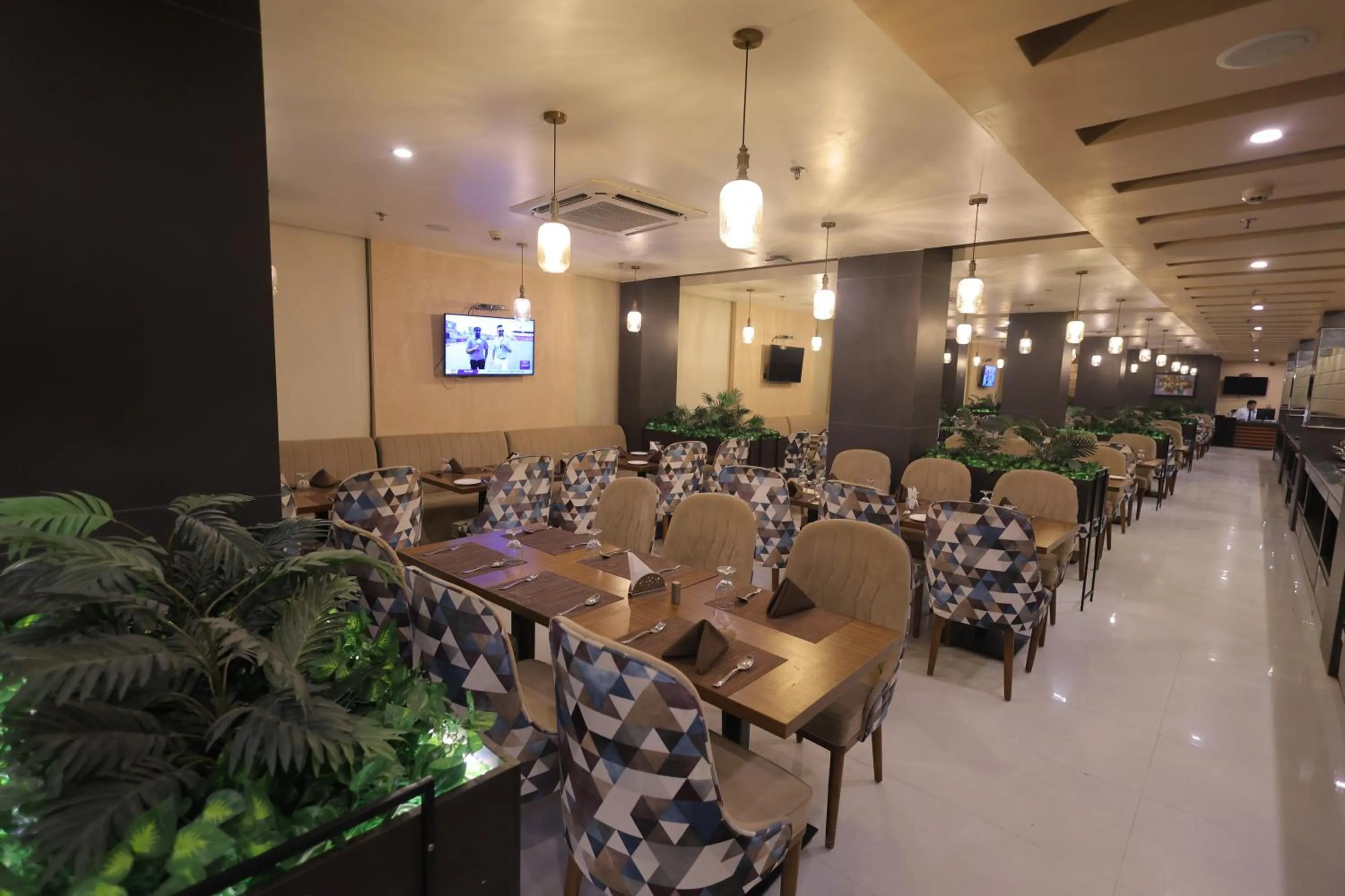 Restaurant/places to eat in Hide Away Studios