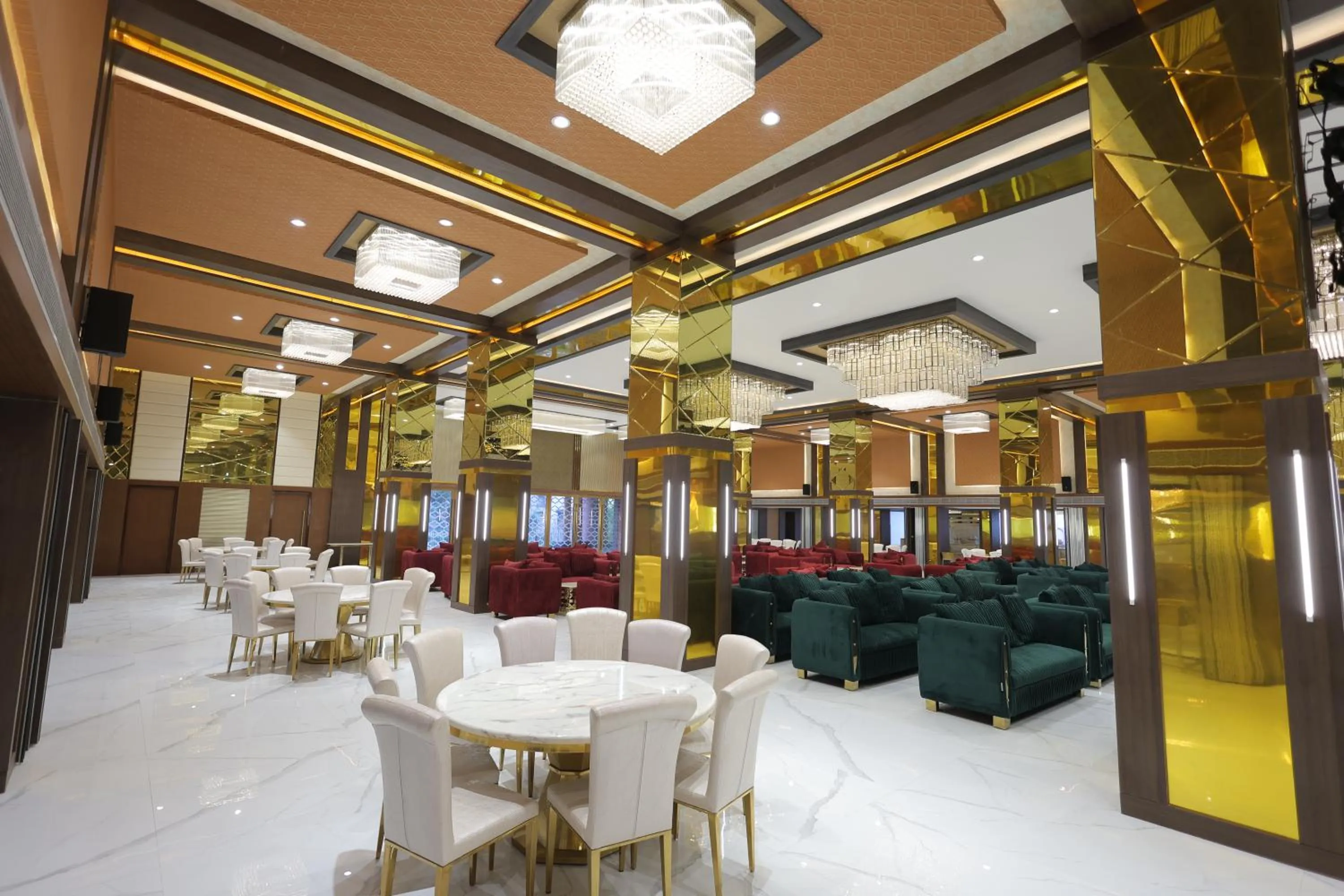 Banquet/Function facilities in Hide Away Studios