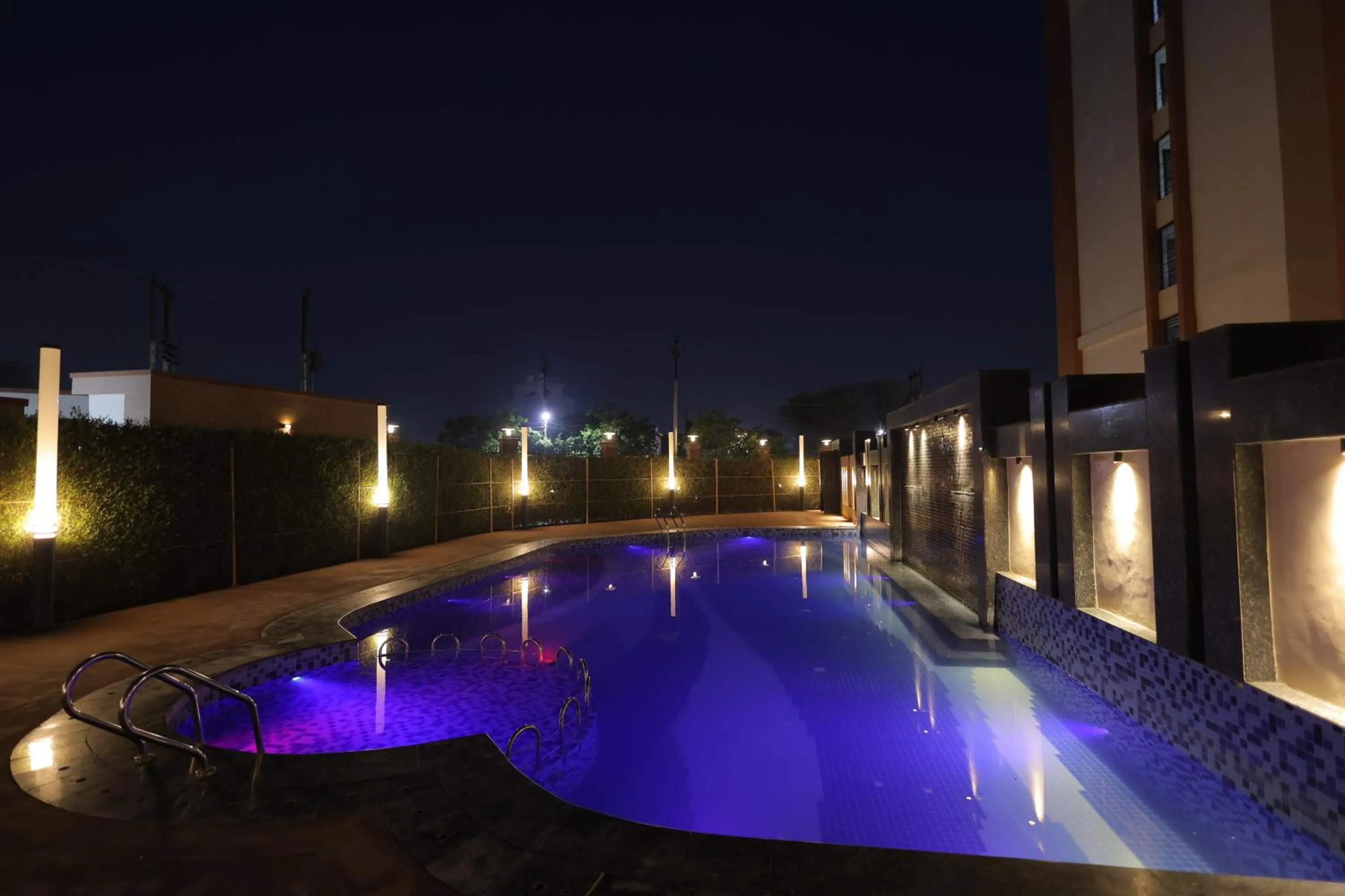 Swimming pool in Hide Away Studios