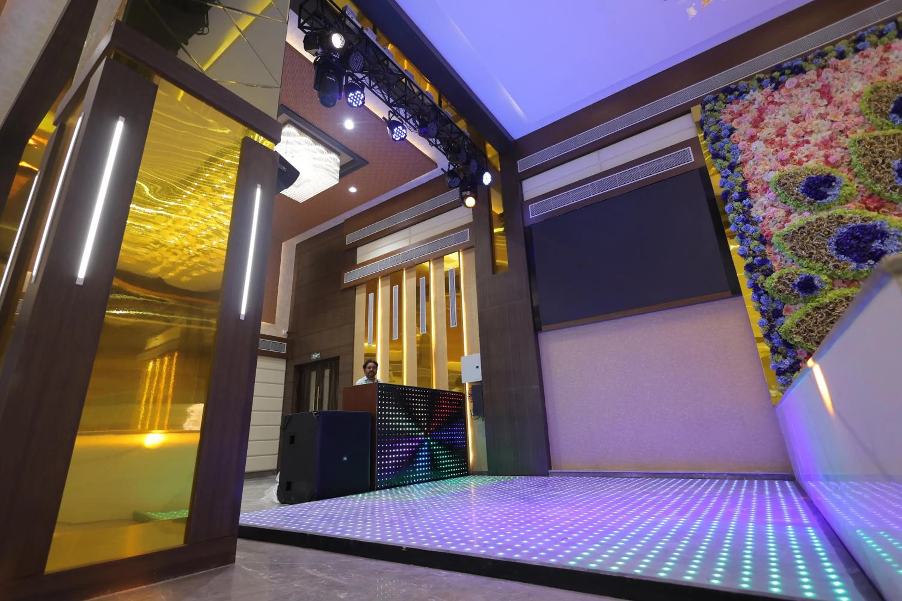 Banquet/Function facilities in Hide Away Studios