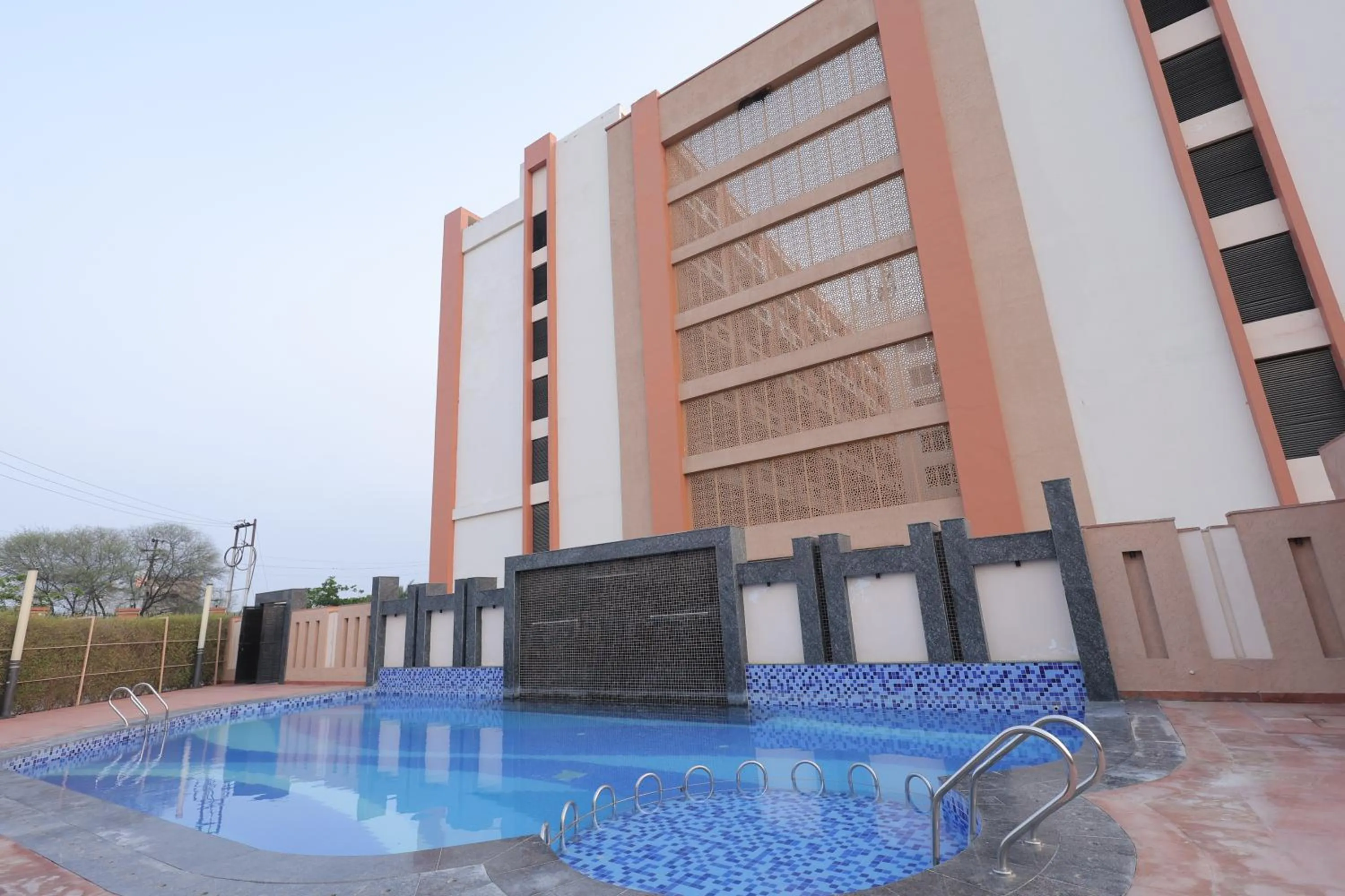 Swimming pool in Hide Away Studios