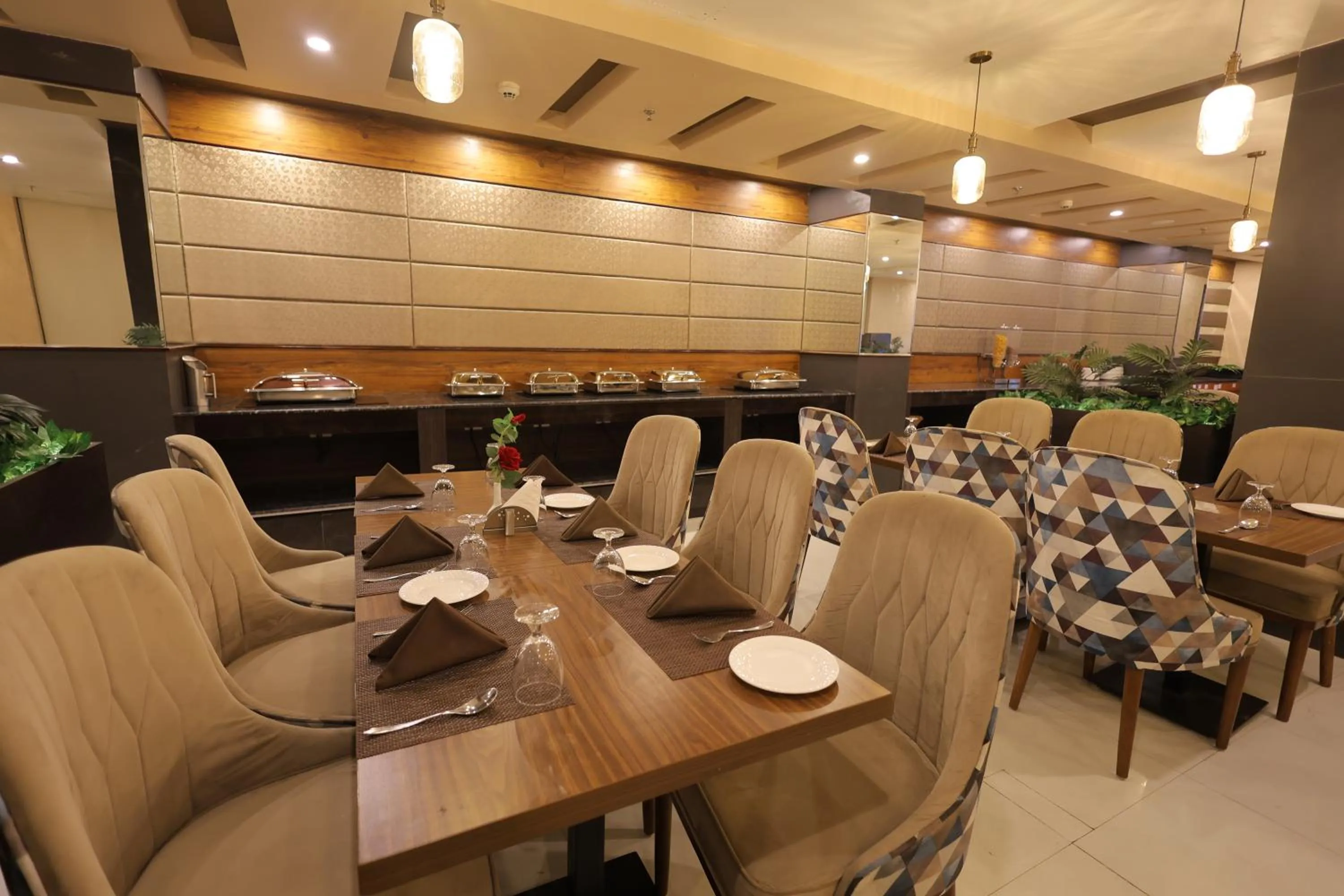 Restaurant/places to eat in Hide Away Studios