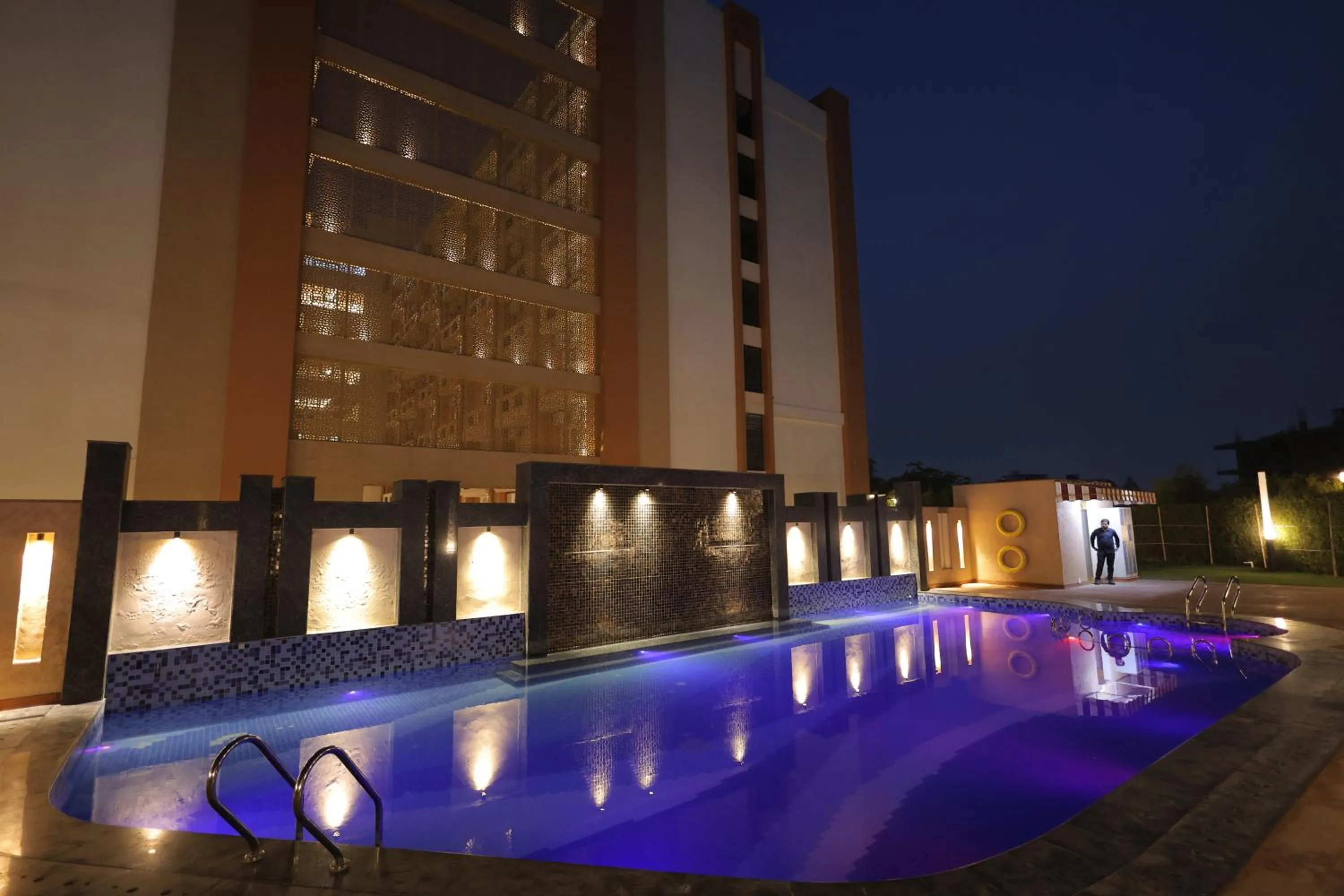 Swimming pool in Hide Away Studios