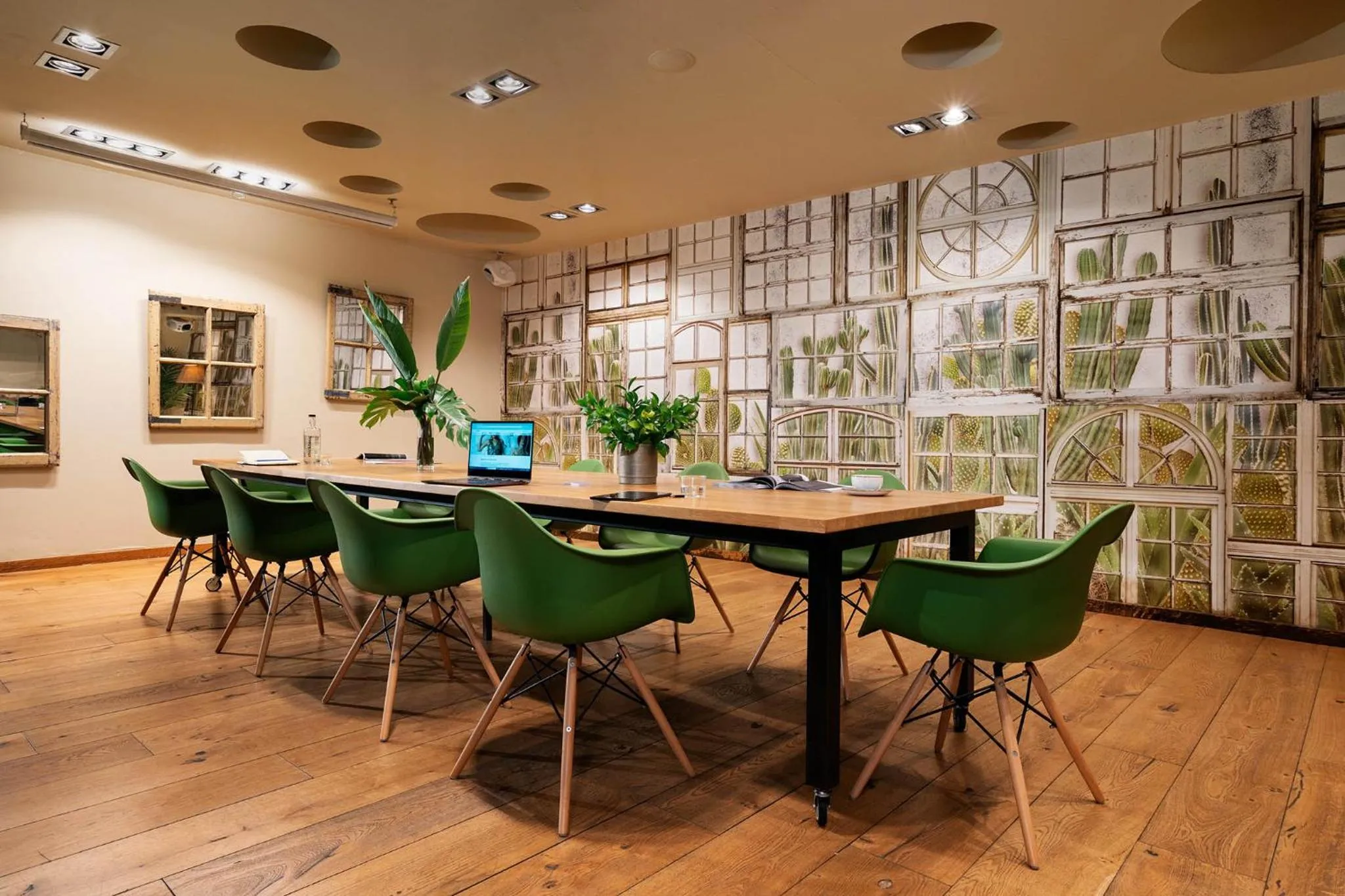 Meeting/conference room in Chic & Basic Born Boutique Hotel