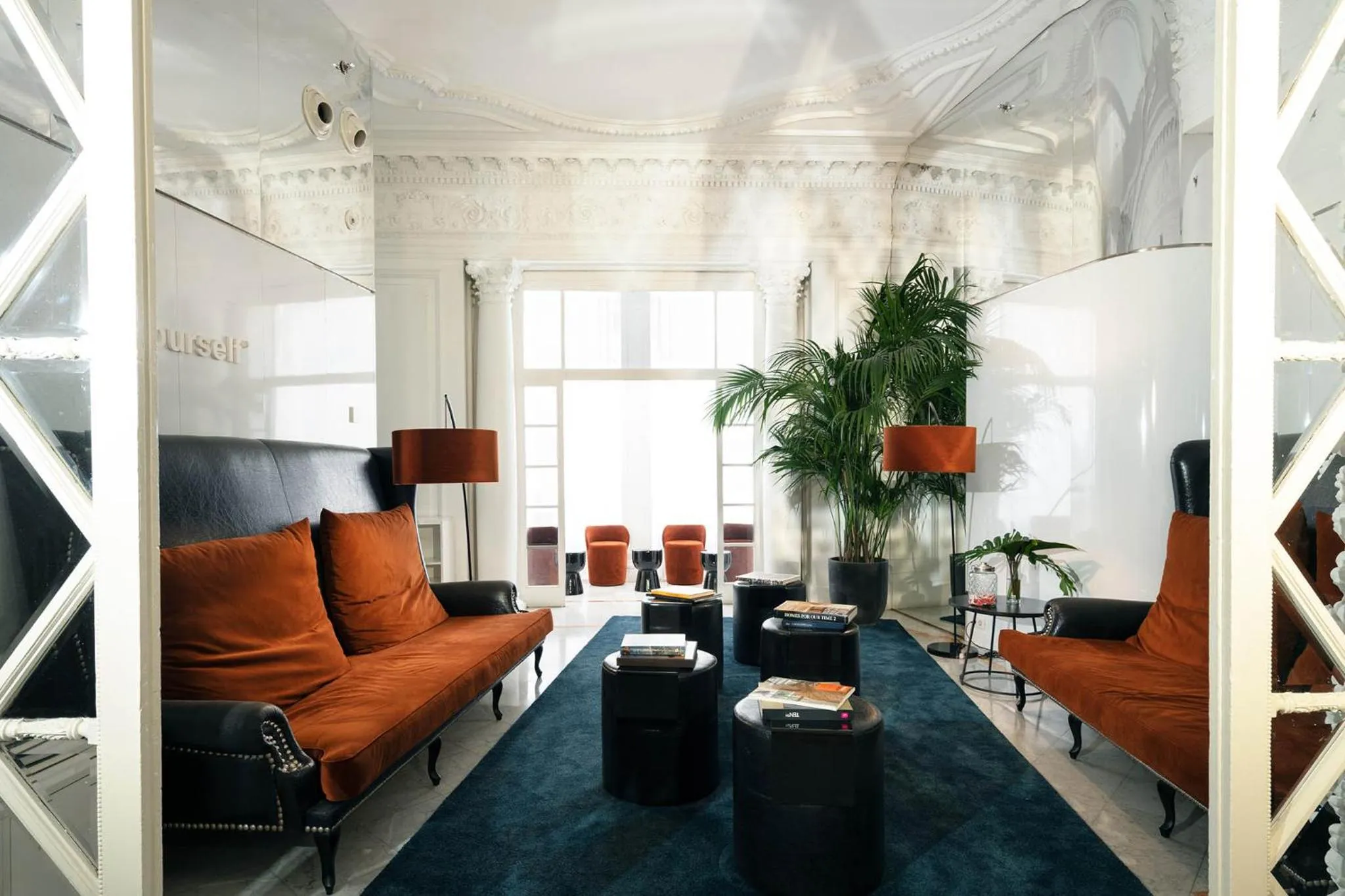 Living room in Chic & Basic Born Boutique Hotel