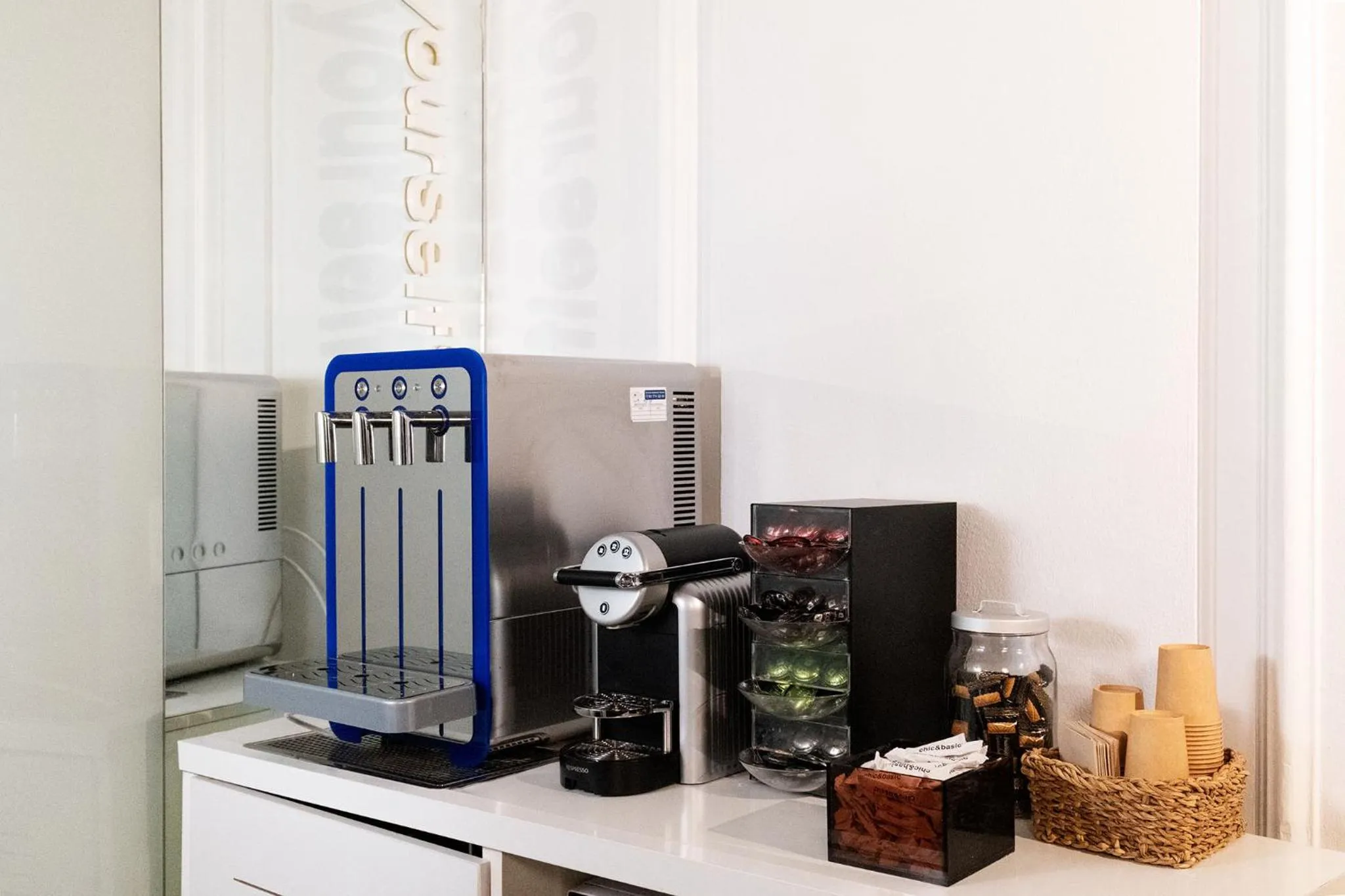 Coffee/tea facilities in Chic & Basic Born Boutique Hotel