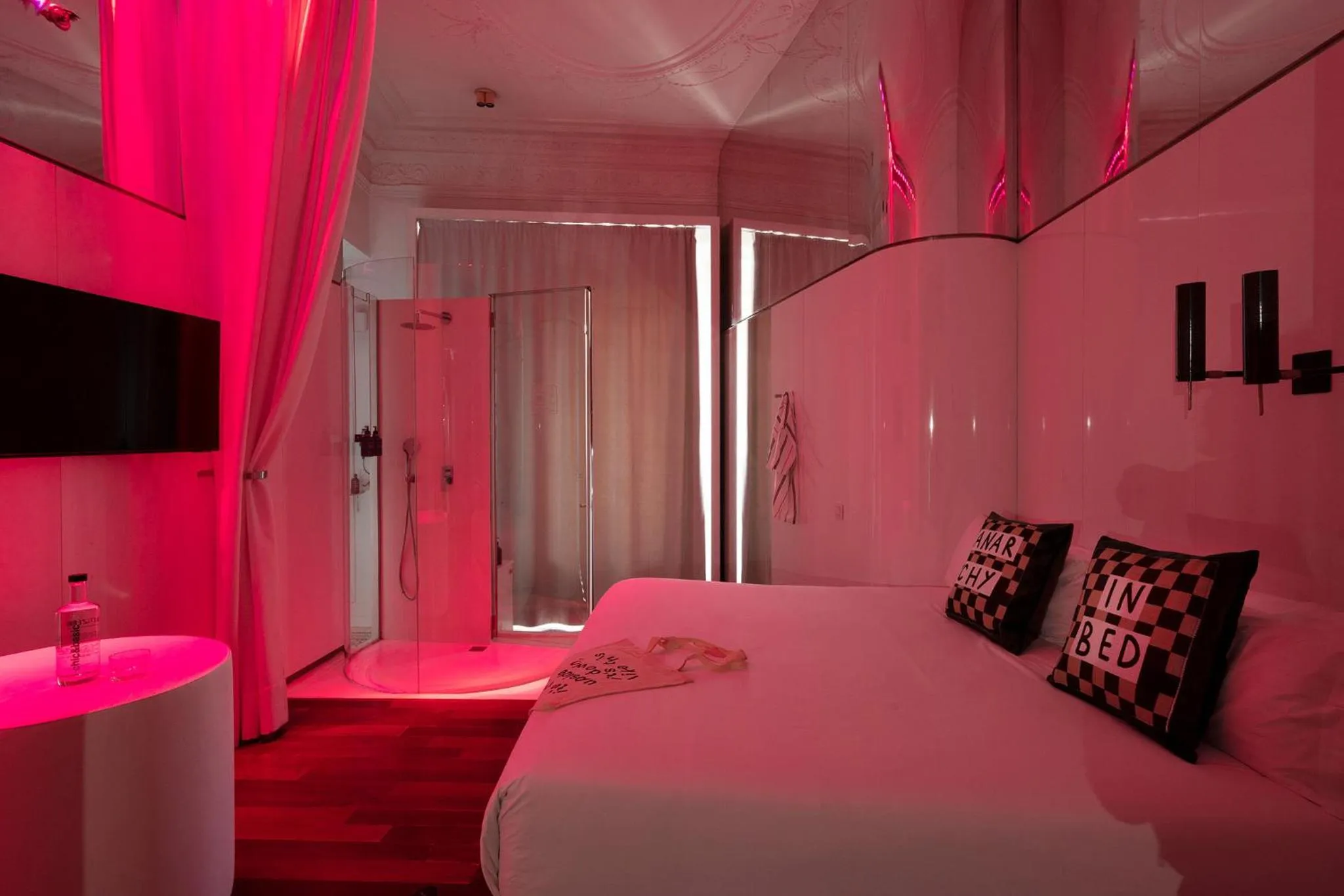 Bedroom, Bed in Chic & Basic Born Boutique Hotel