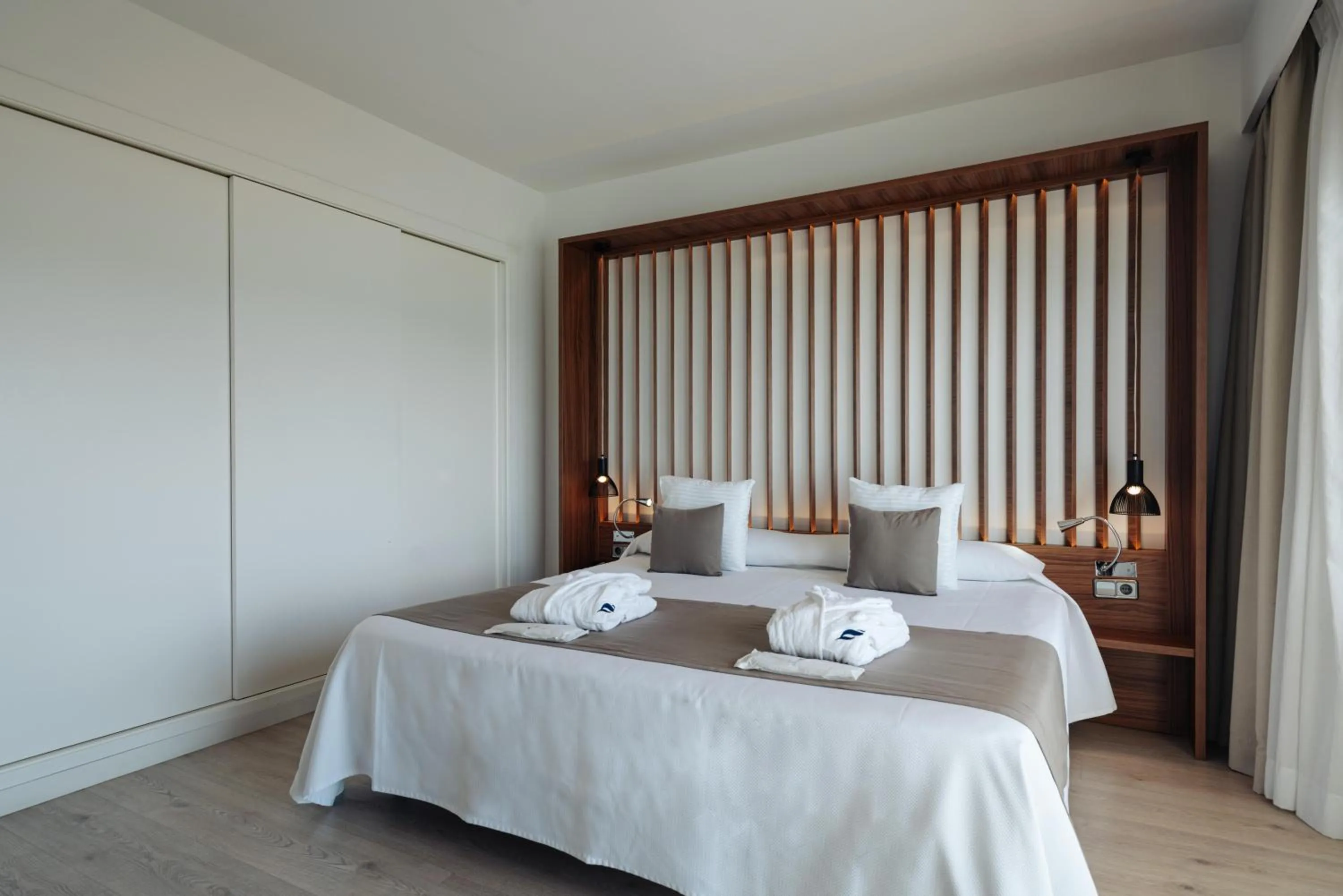 Photo of the whole room, Bed in THB El Cid - Adults Only