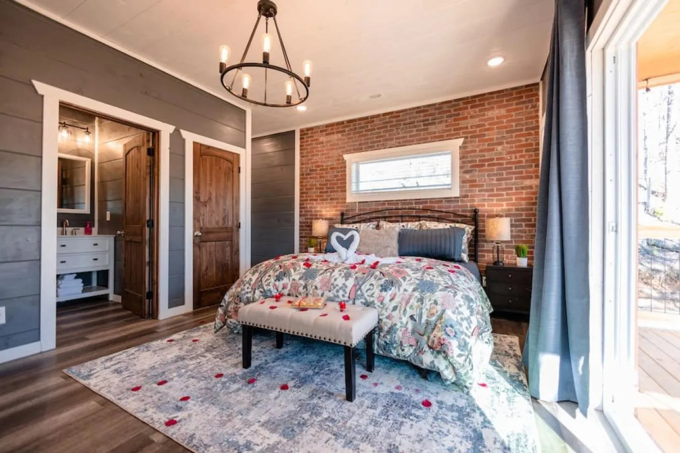 Bedroom, Bed in Romantic Cabin Retreat By Ghosal Luxury Lodging