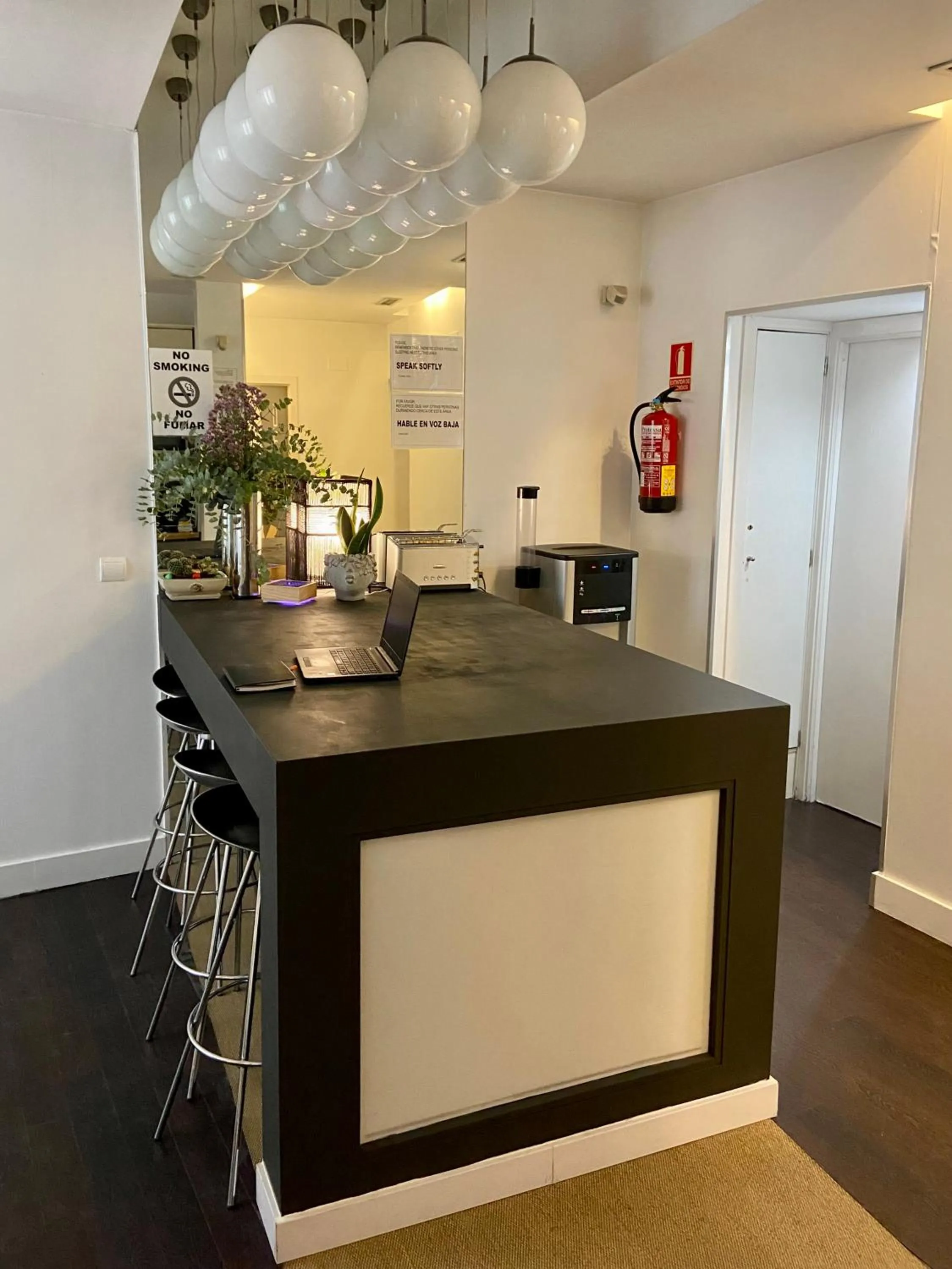 Living room in Hostal Santa Ana Colors