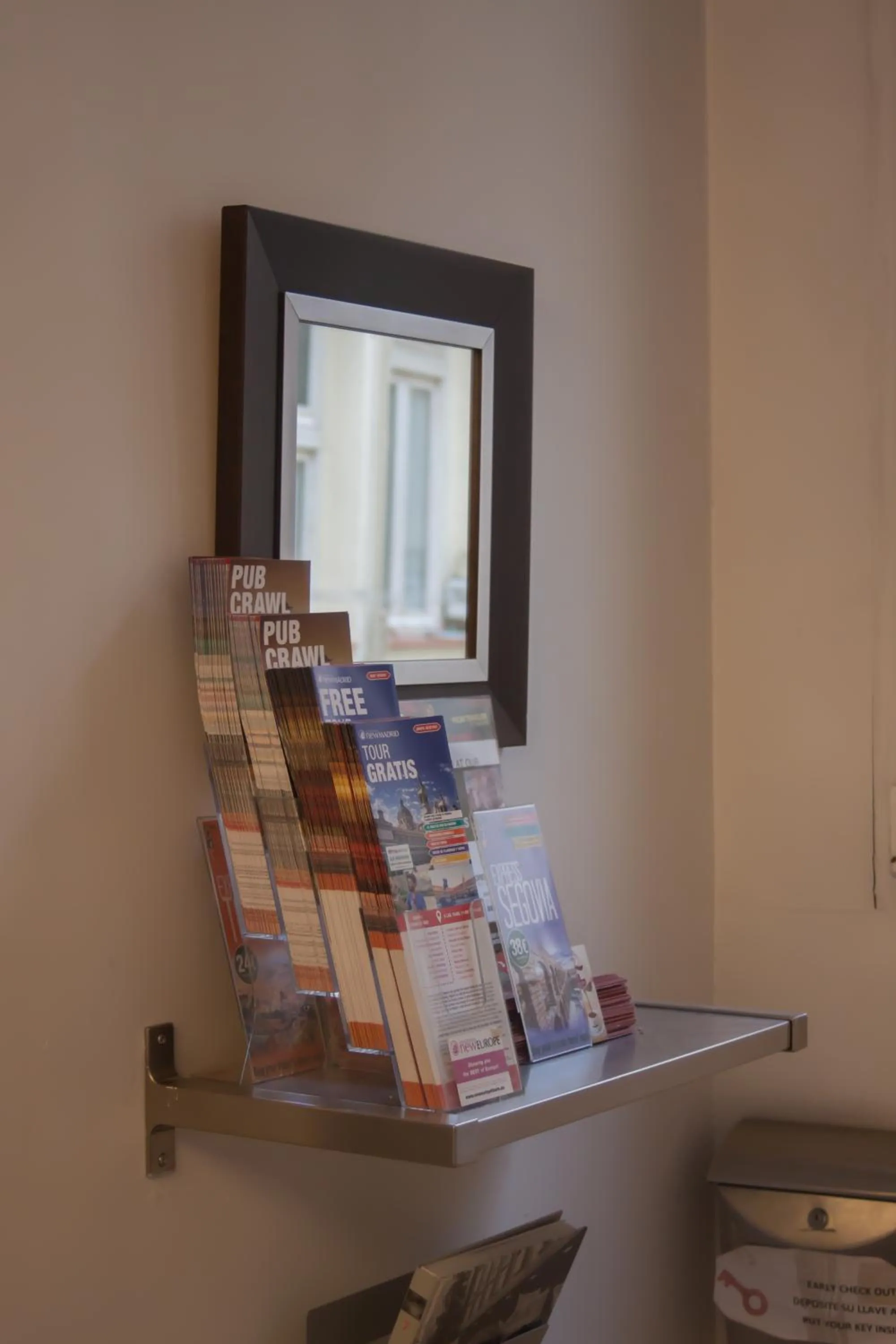 Seating area in Hostal Santa Ana Colors