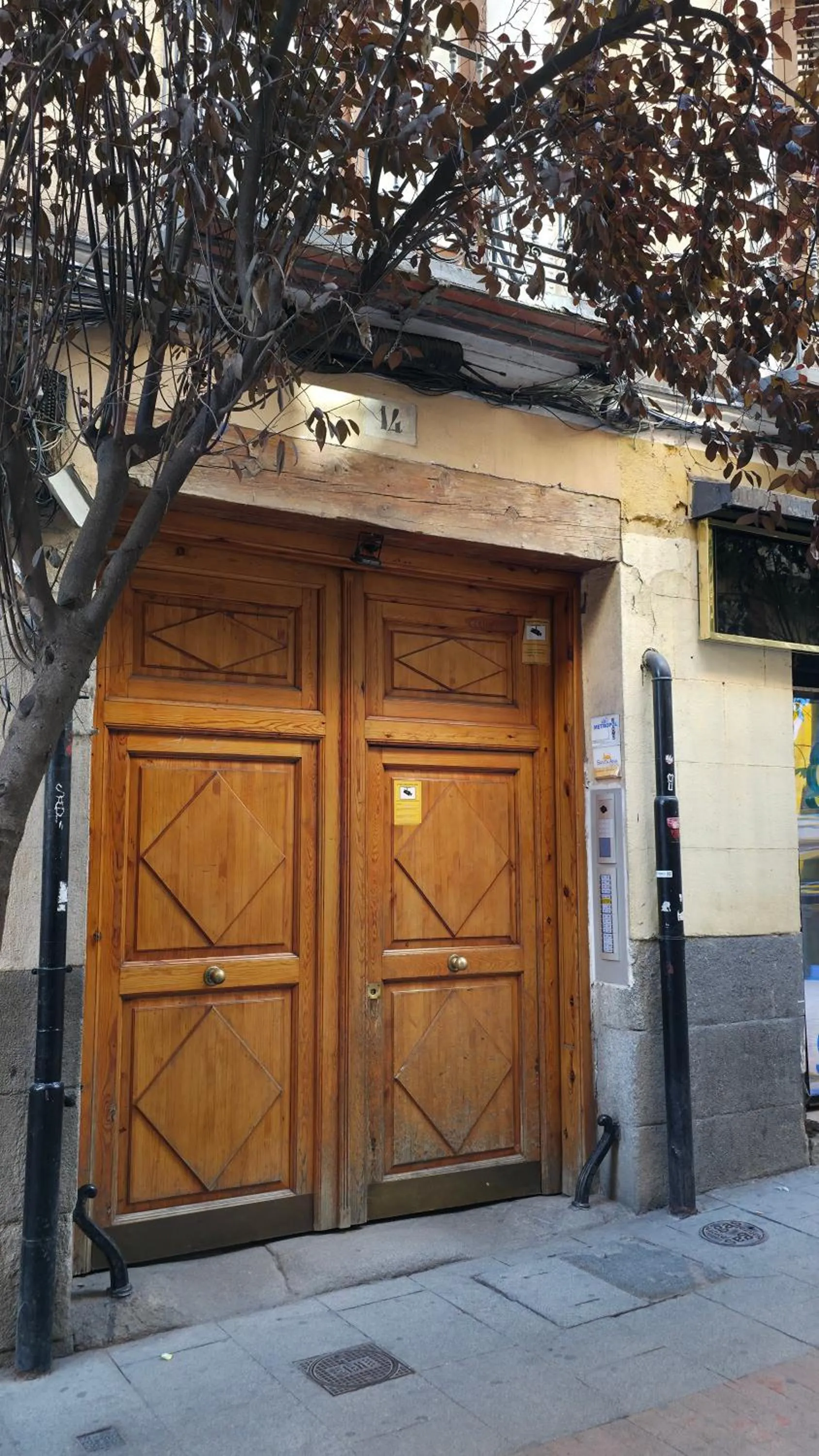 Property building in Hostal Santa Ana Colors