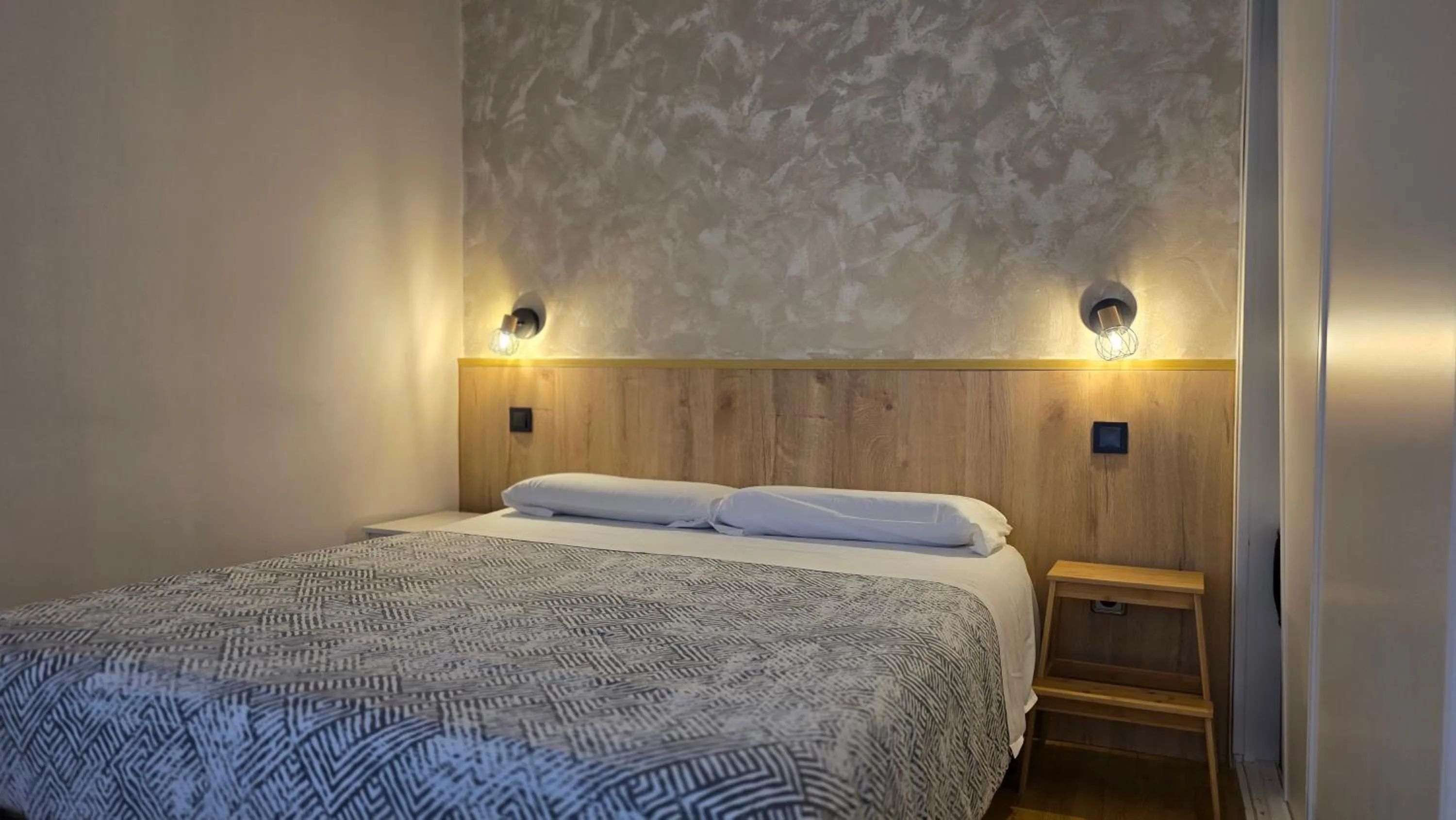 Bed in Hostal Santa Ana Colors