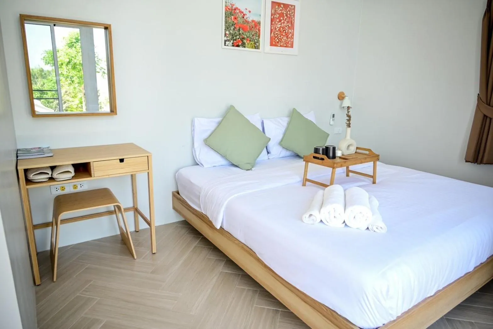 Photo of the whole room, Bed in Serene Khaokho